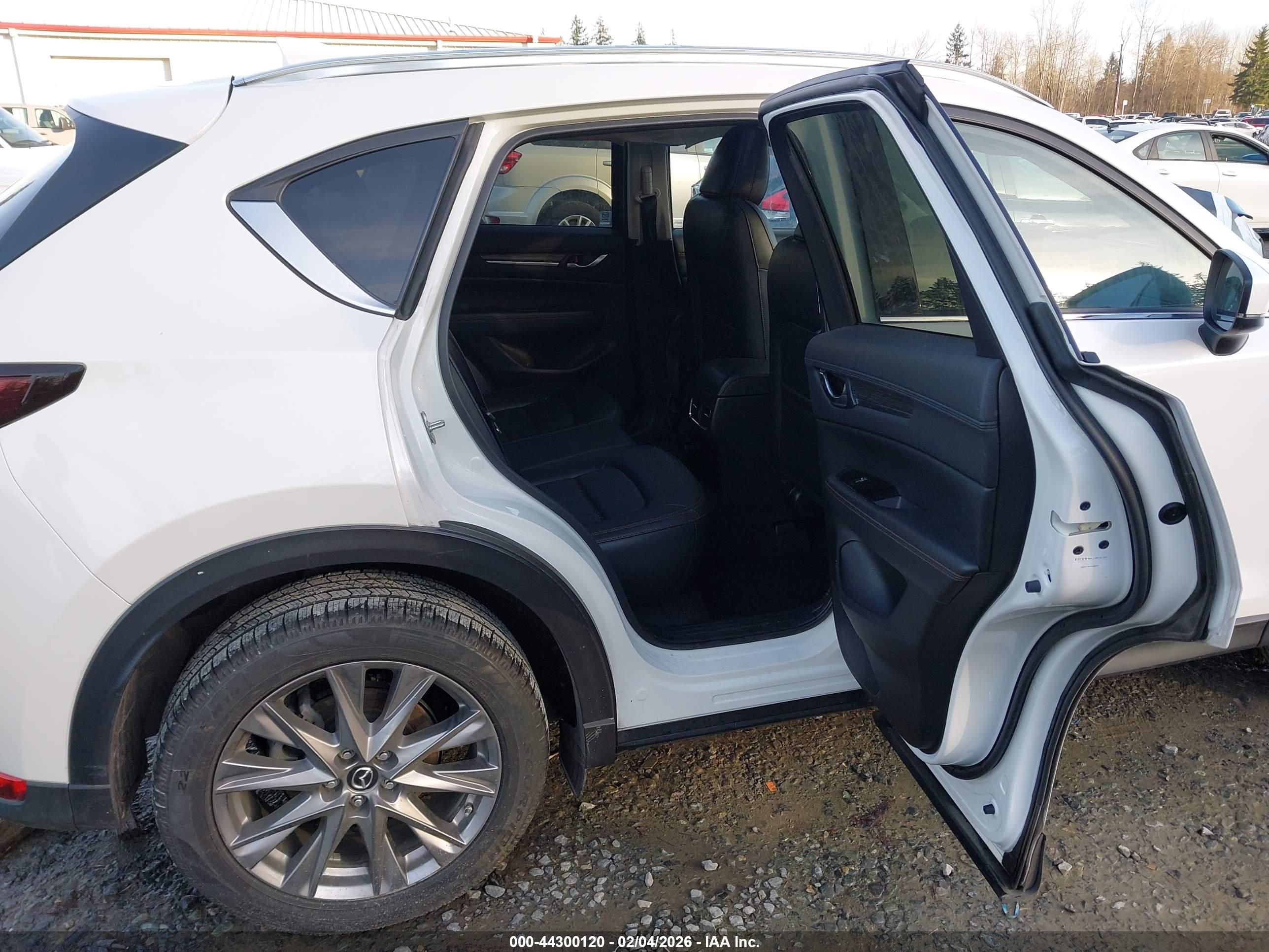 MAZDA CX-5 image 8