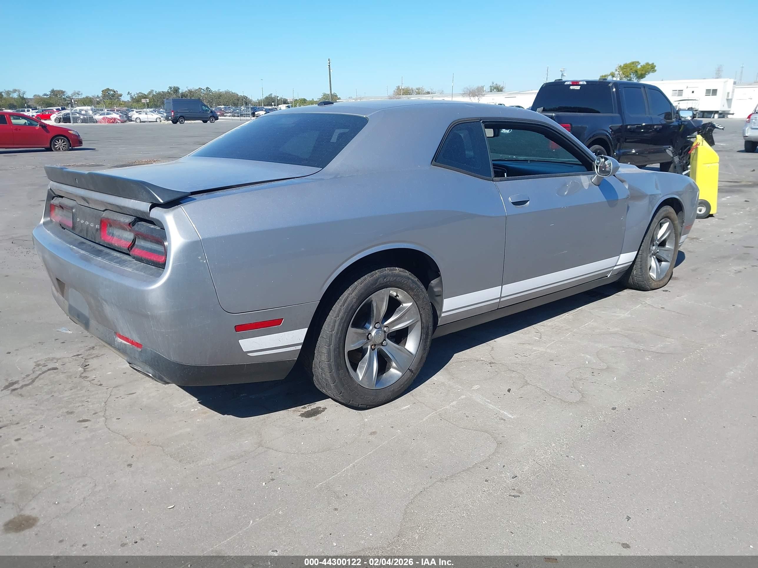 DODGE CHALLENGER image 4