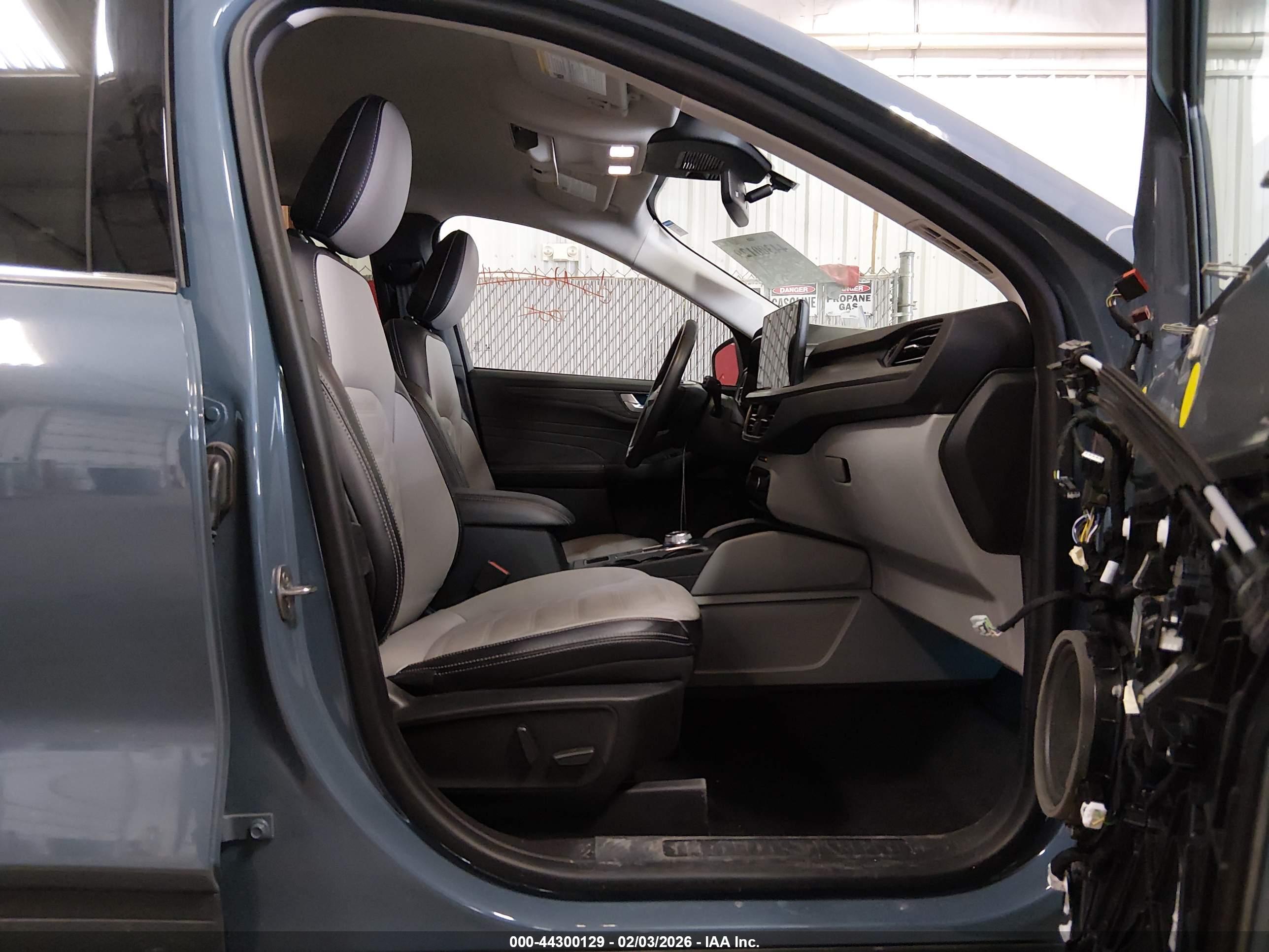 FORD ESCAPE image 5