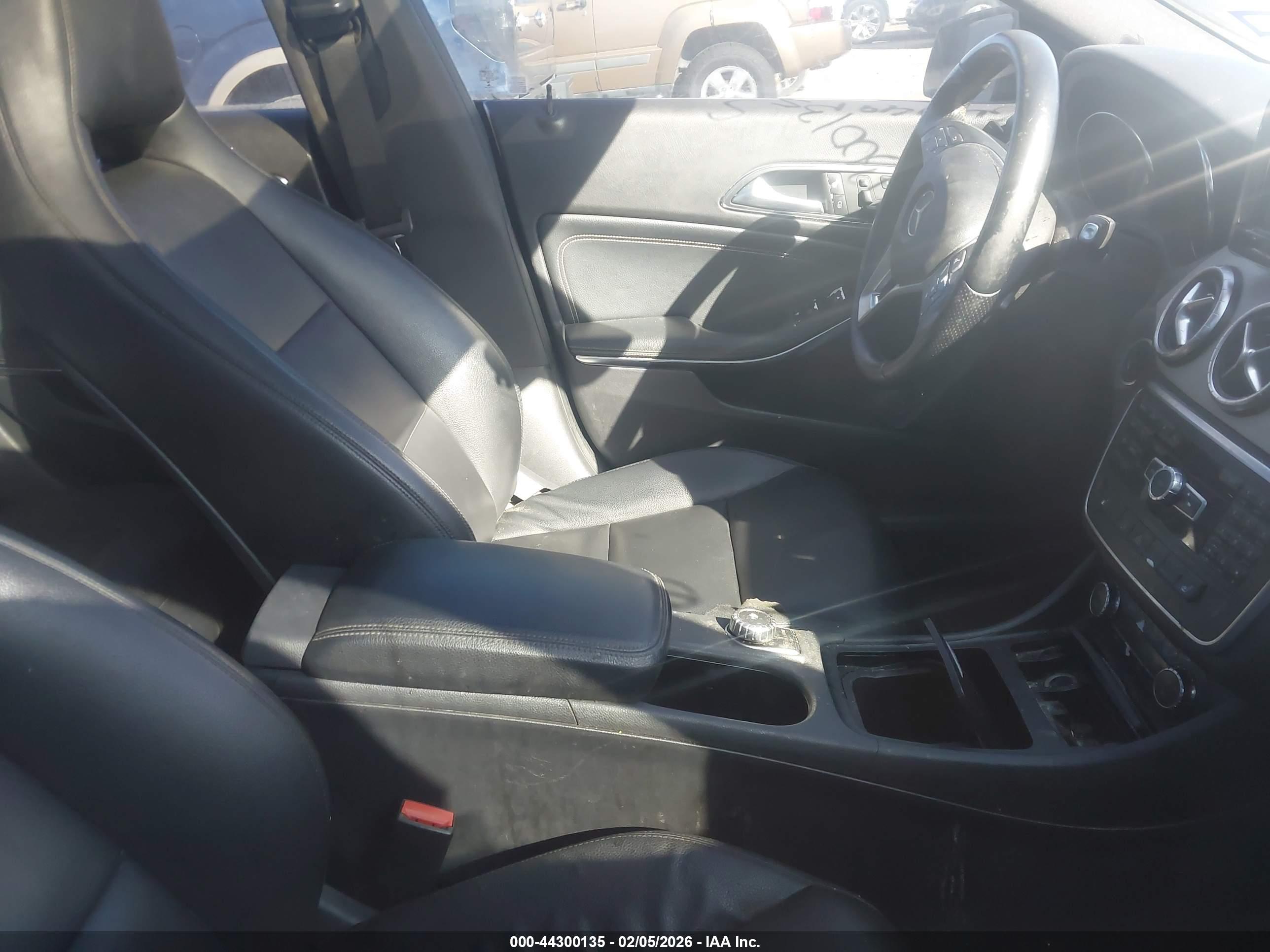 MERCEDES-BENZ CLA image 5