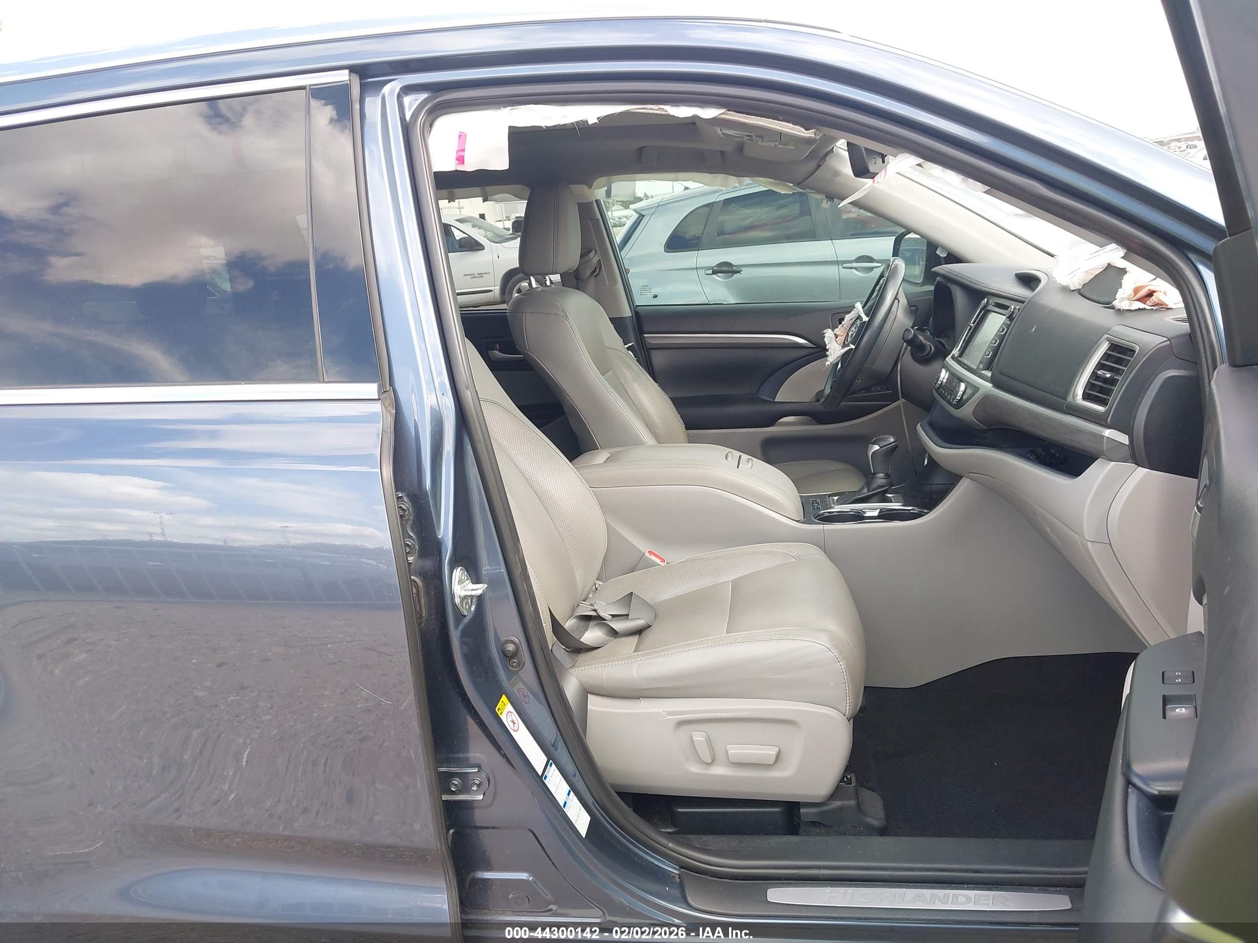 TOYOTA HIGHLANDER image 5