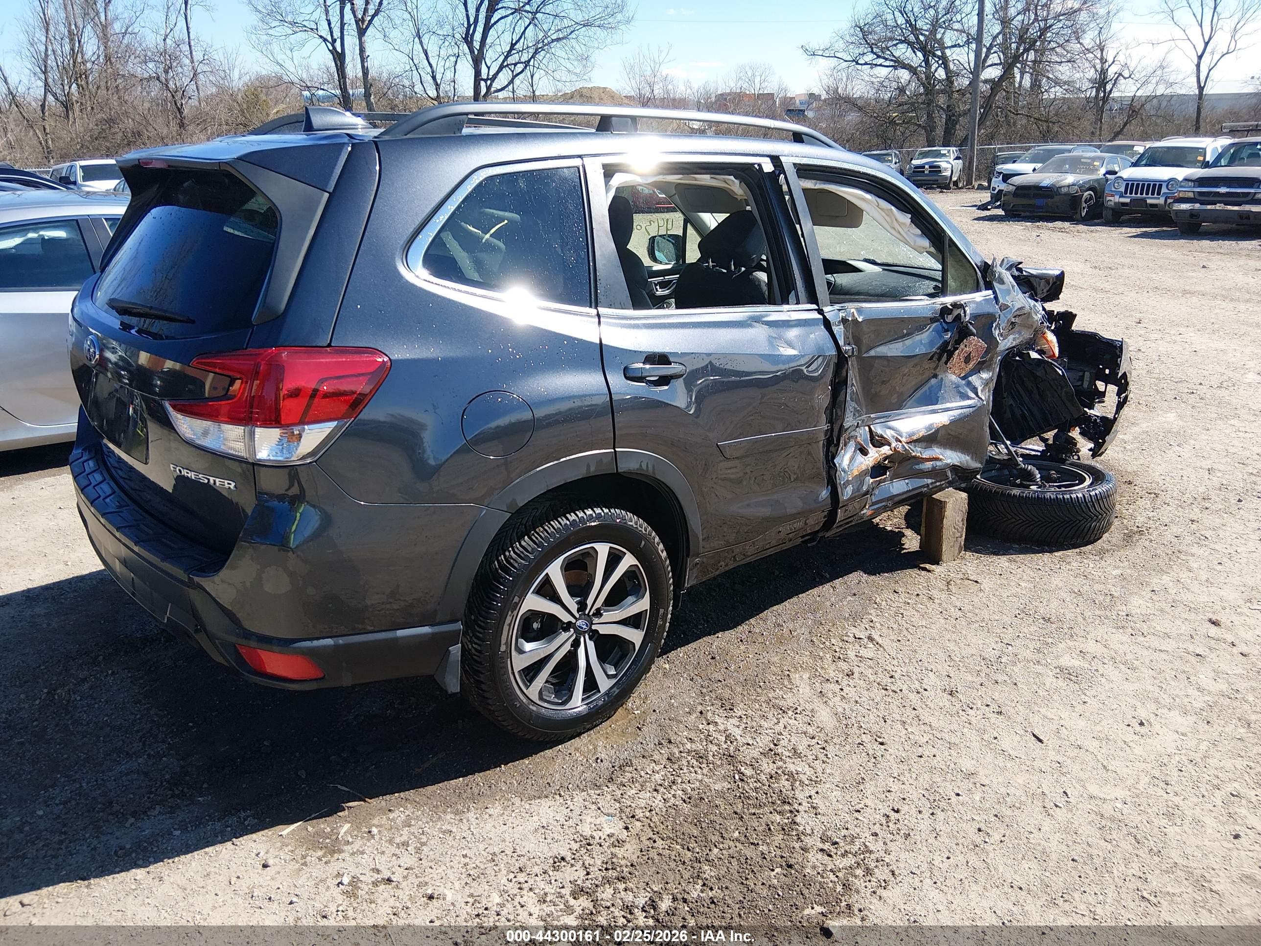 SUBARU FORESTER image 4