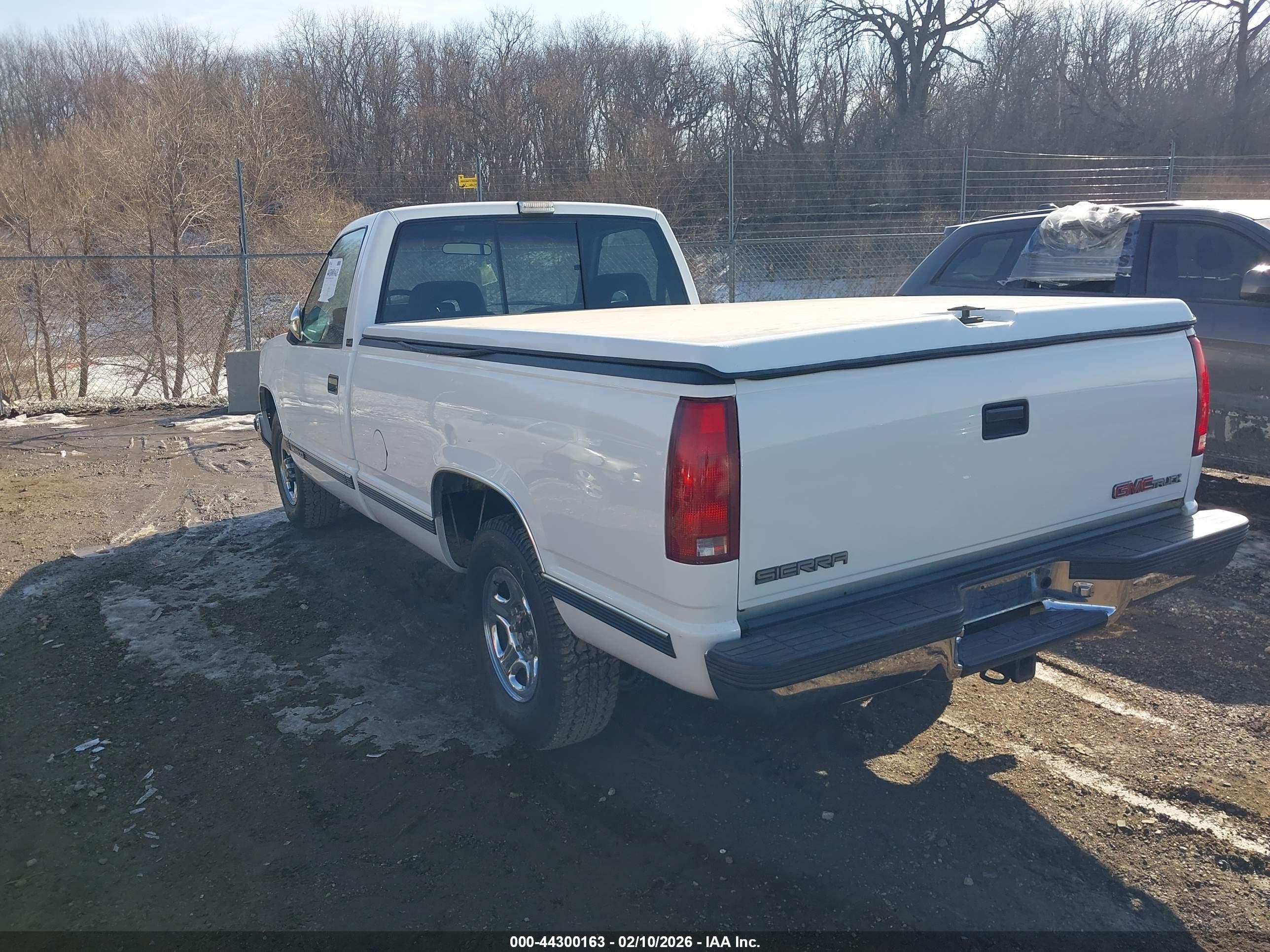 GMC SIERRA image 3