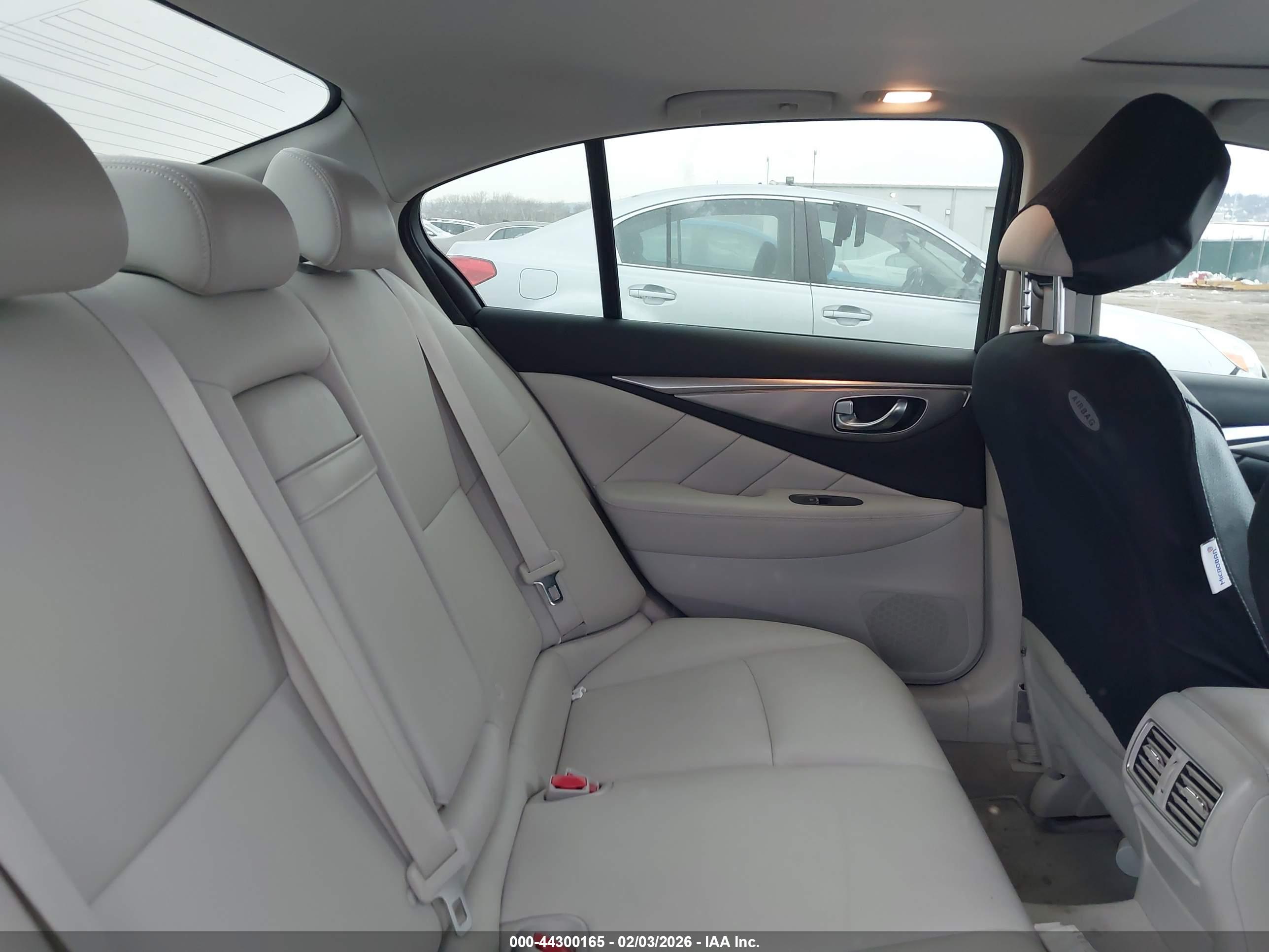 INFINITI Q50 image 8