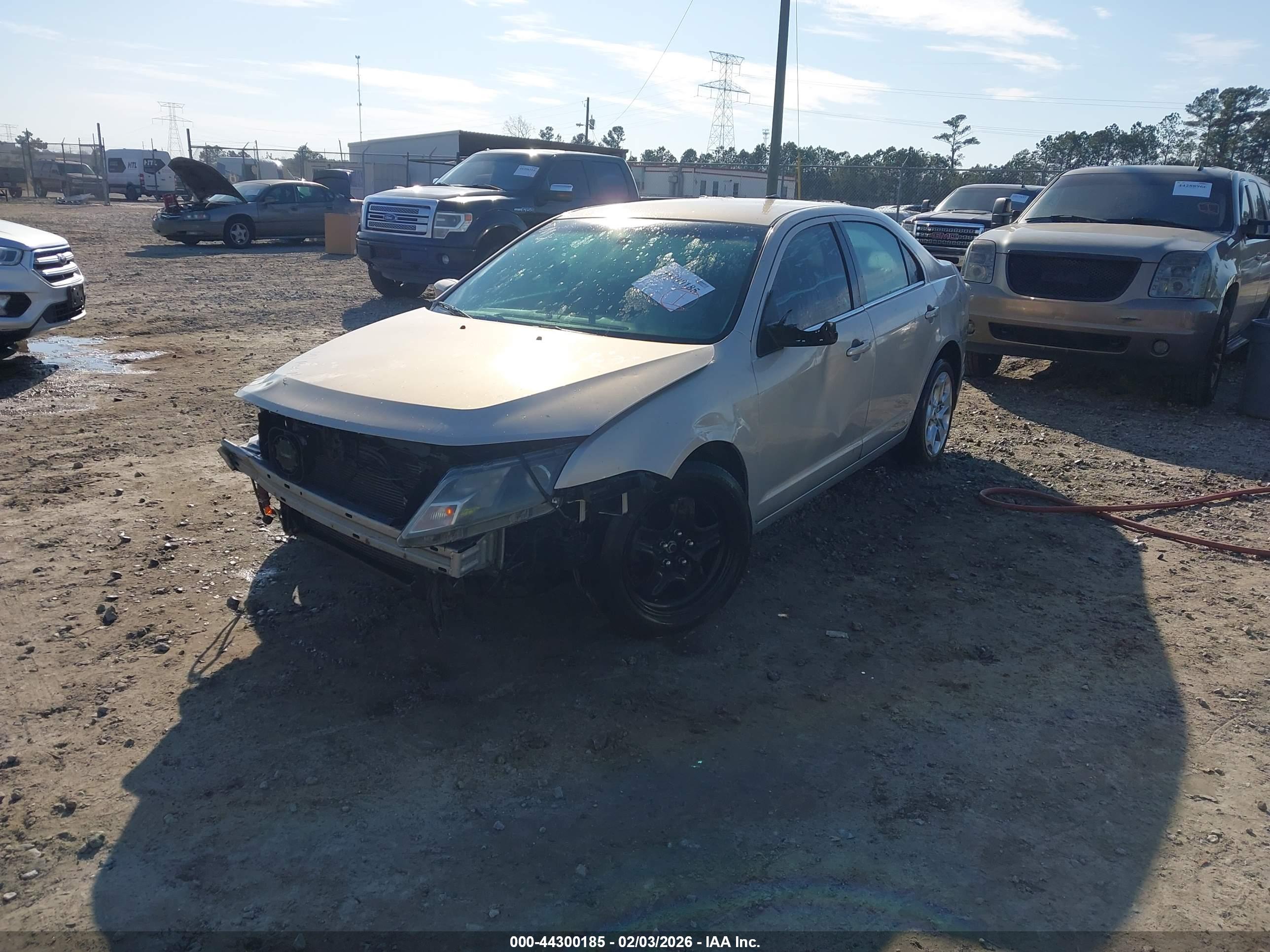 FORD FUSION image 2