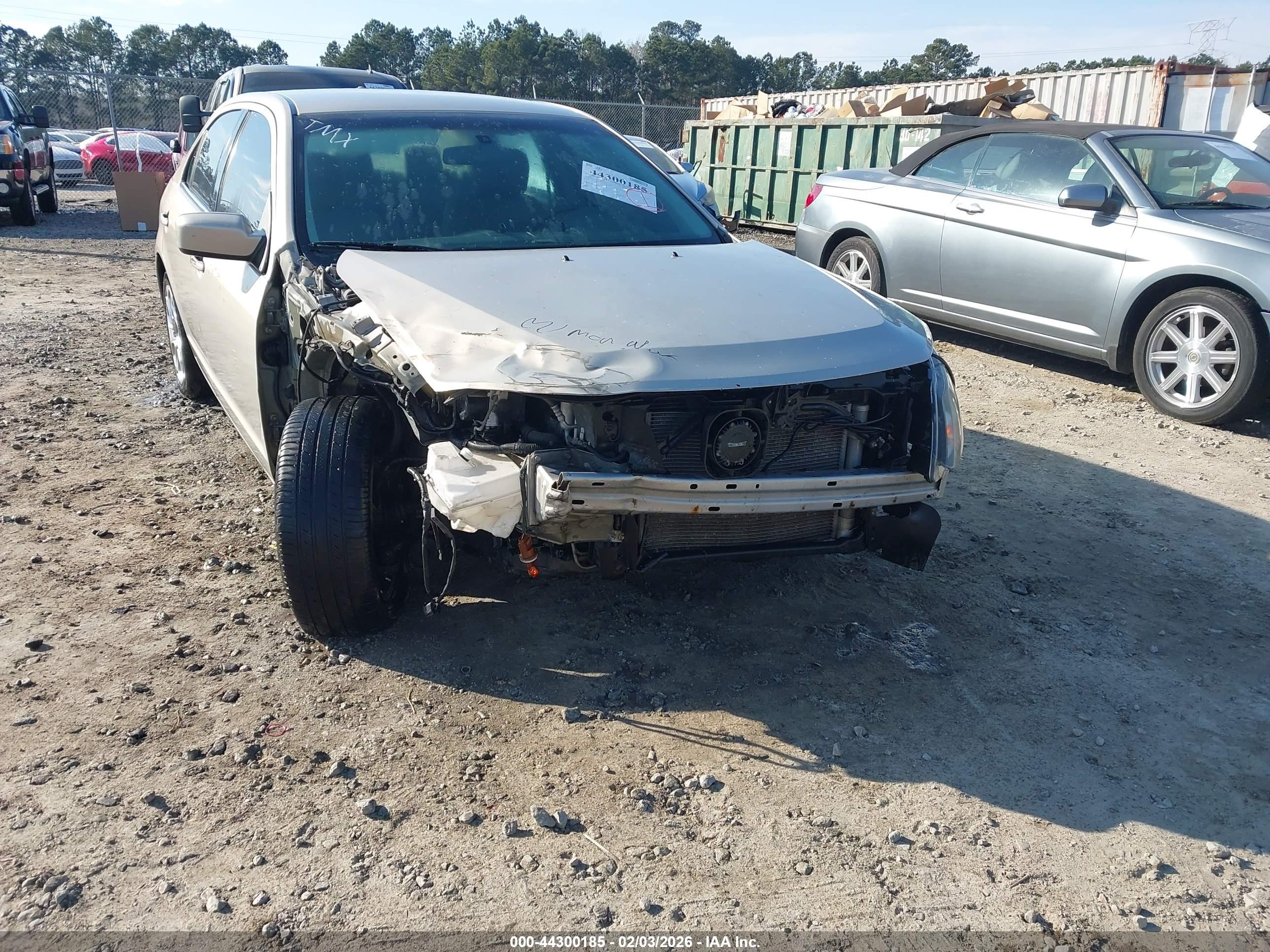 FORD FUSION image 6