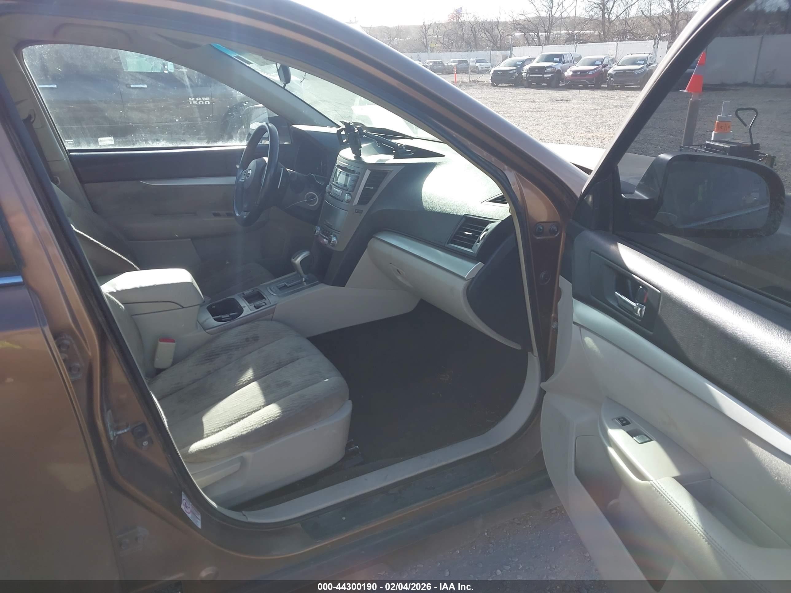 SUBARU OUTBACK image 5