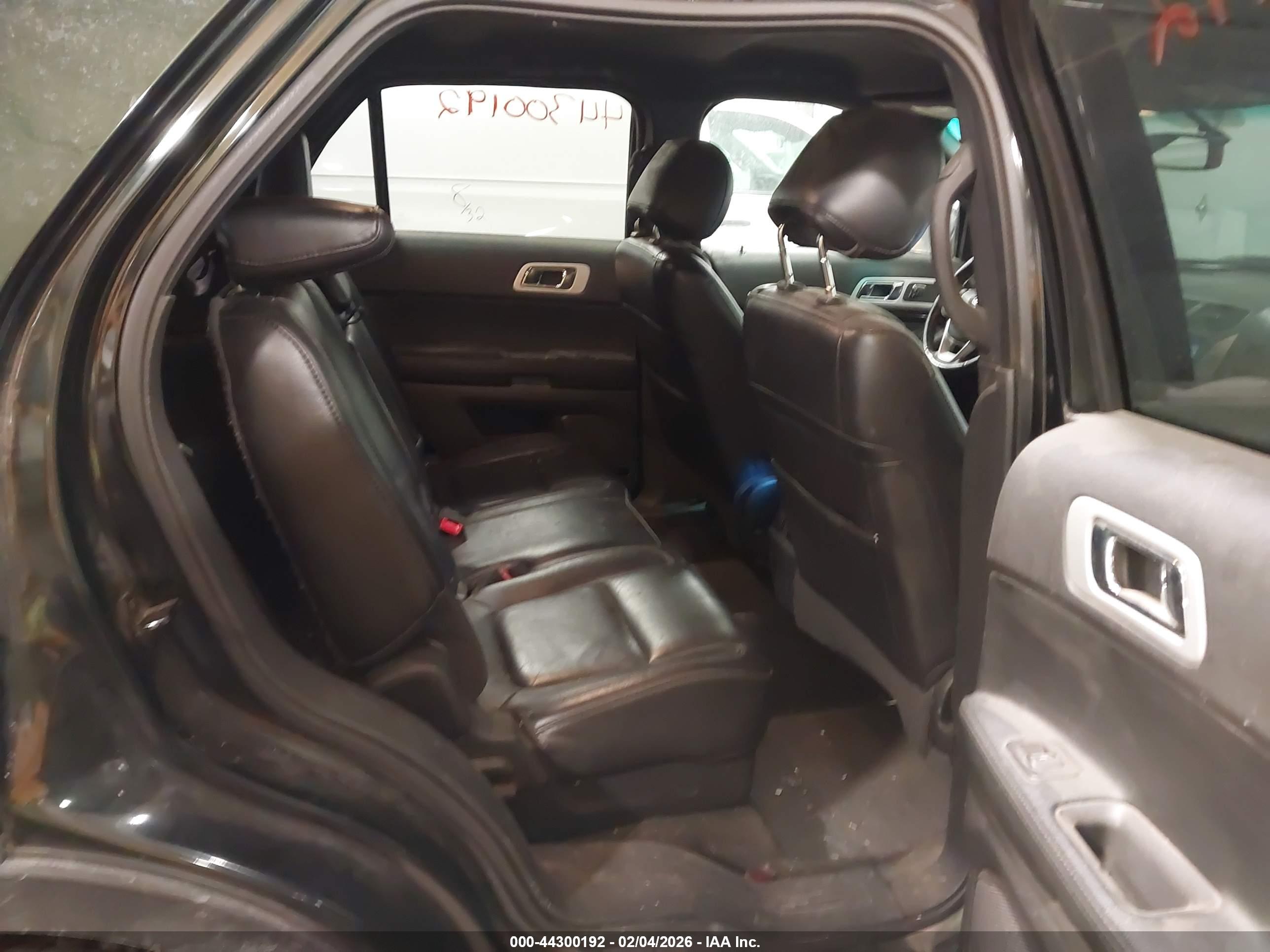 FORD EXPLORER image 8