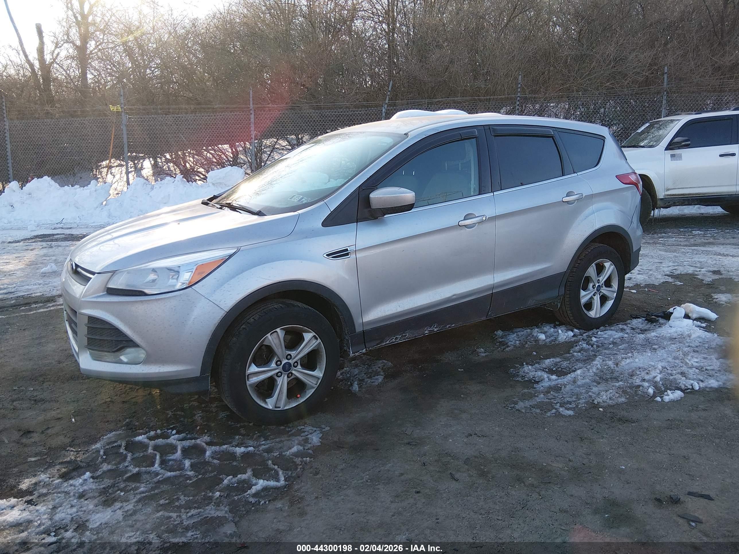 FORD ESCAPE image 2