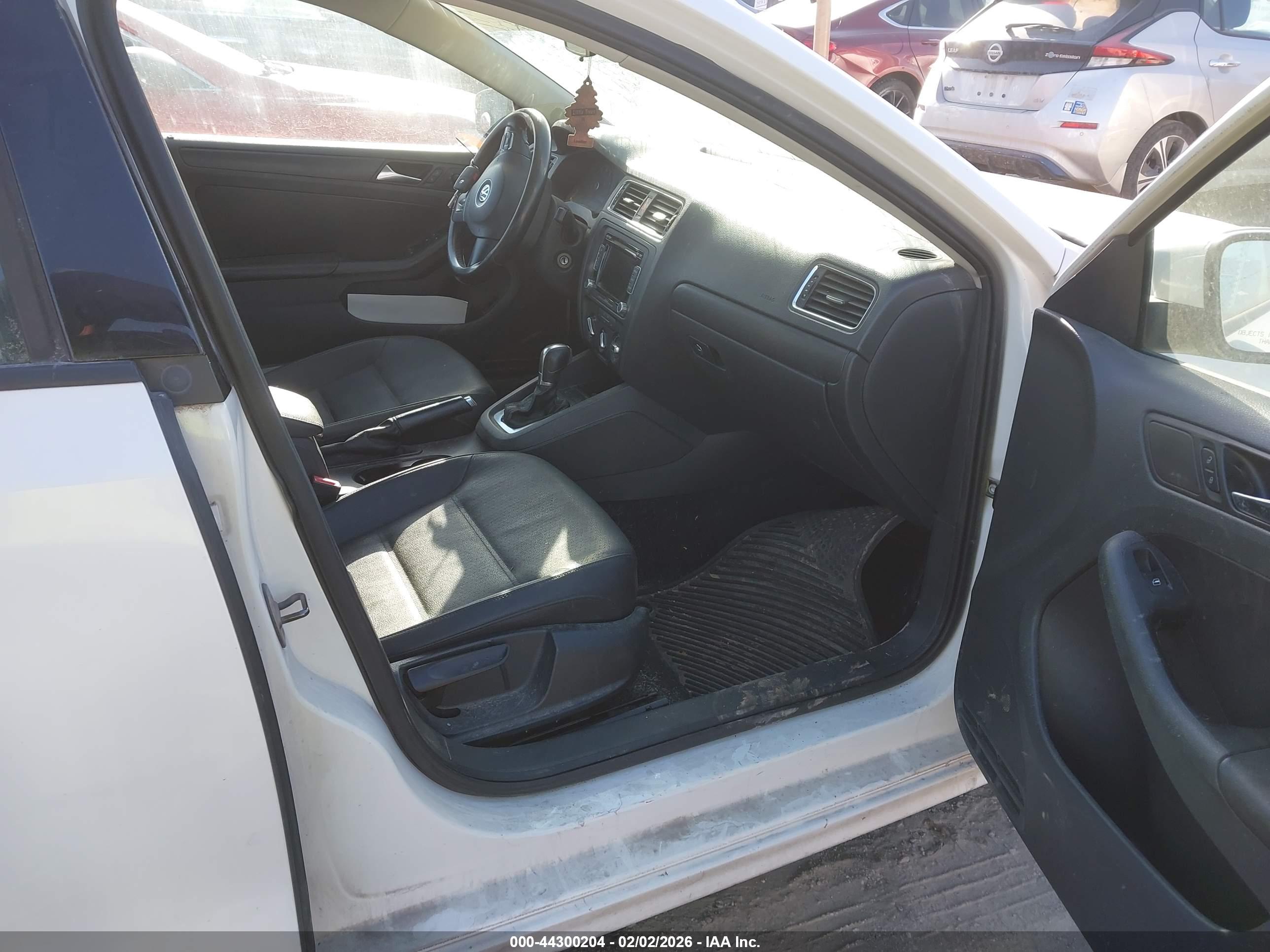 VOLKSWAGEN JETTA image 5