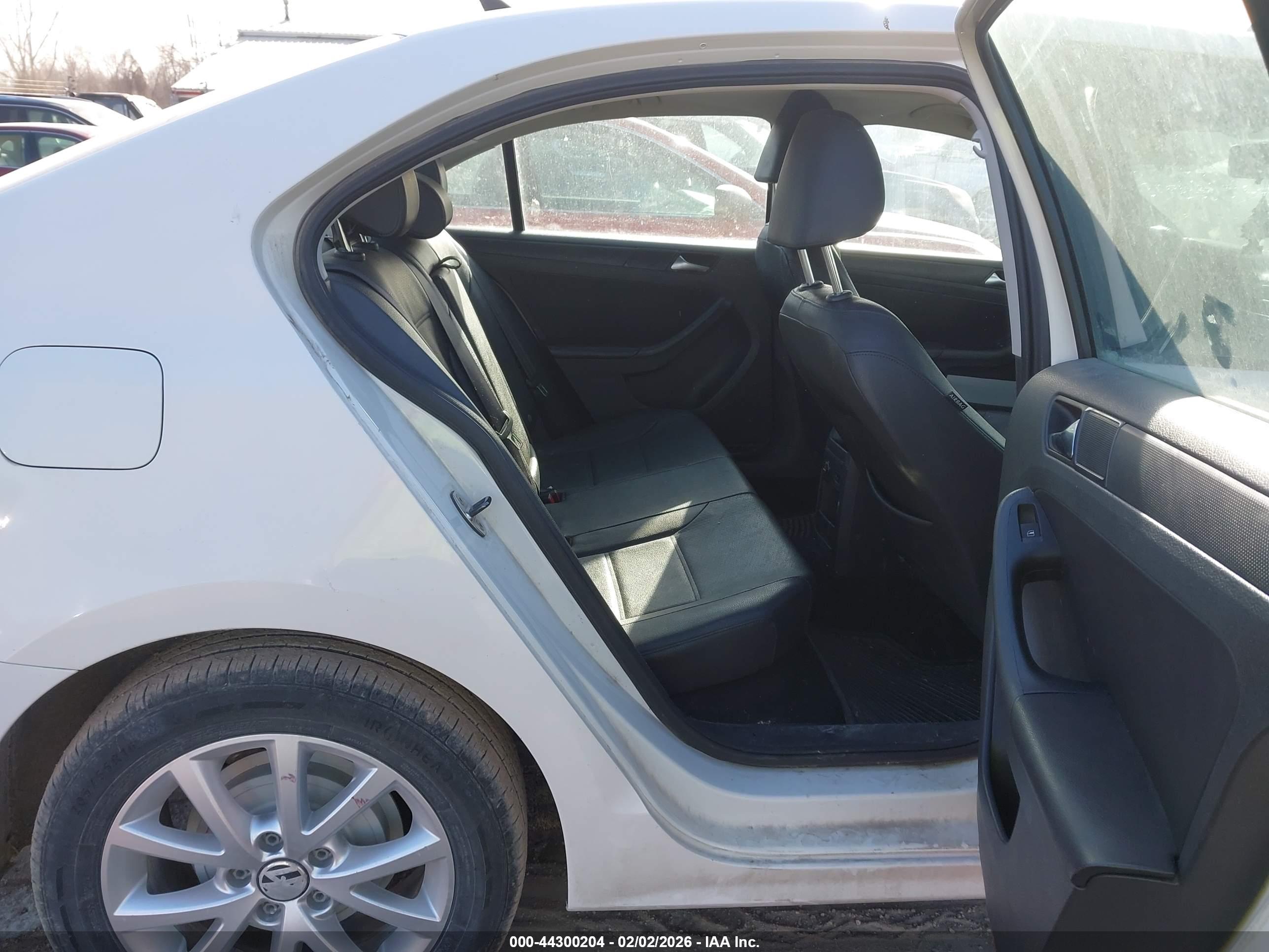 VOLKSWAGEN JETTA image 8
