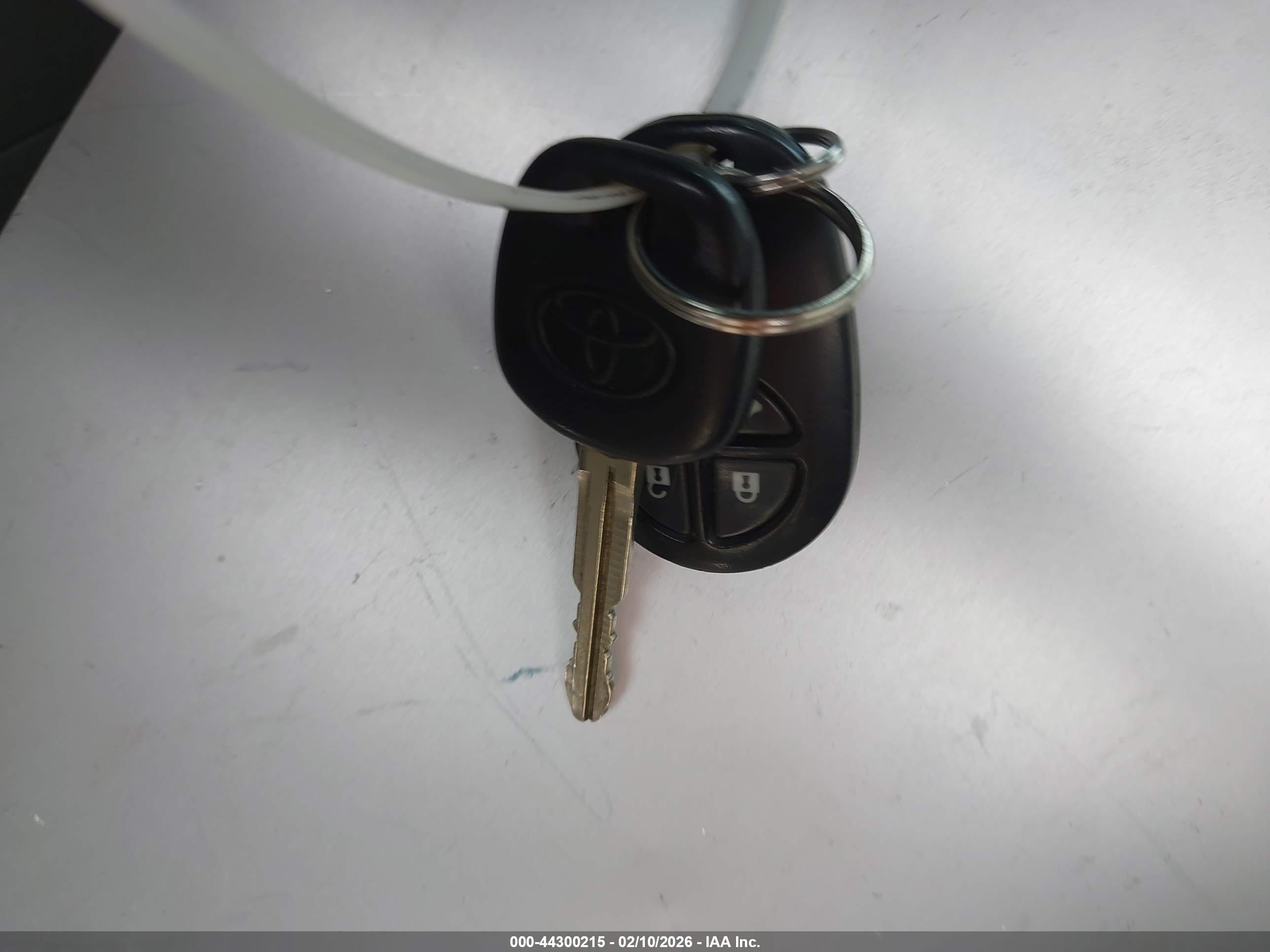 TOYOTA SIENNA image 11