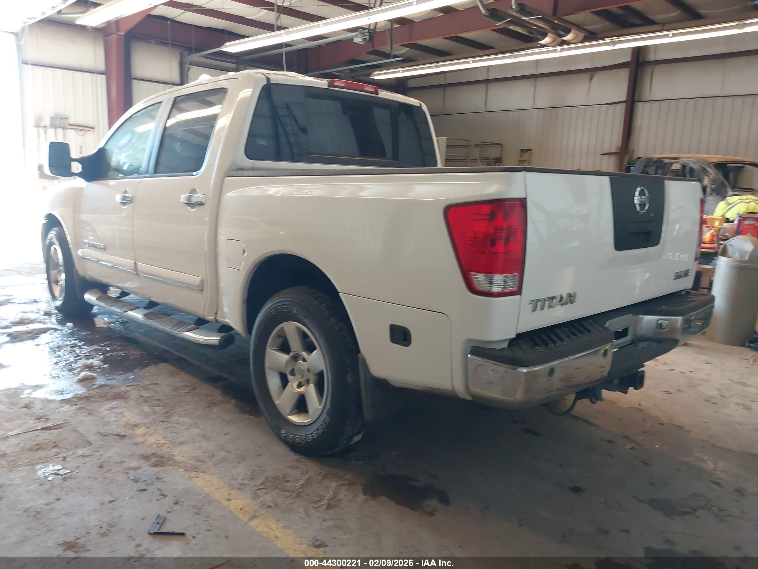 NISSAN TITAN image 3