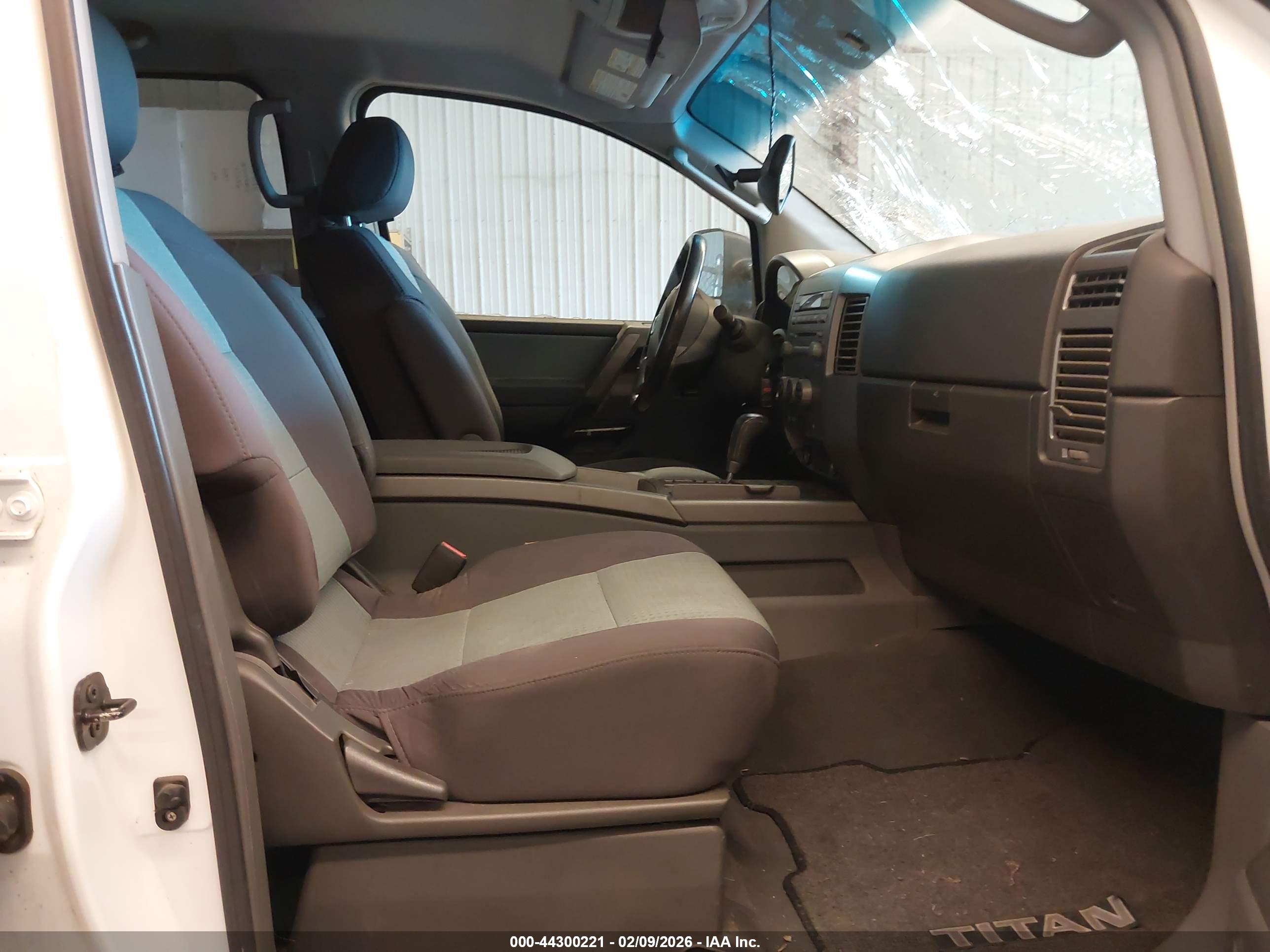NISSAN TITAN image 5