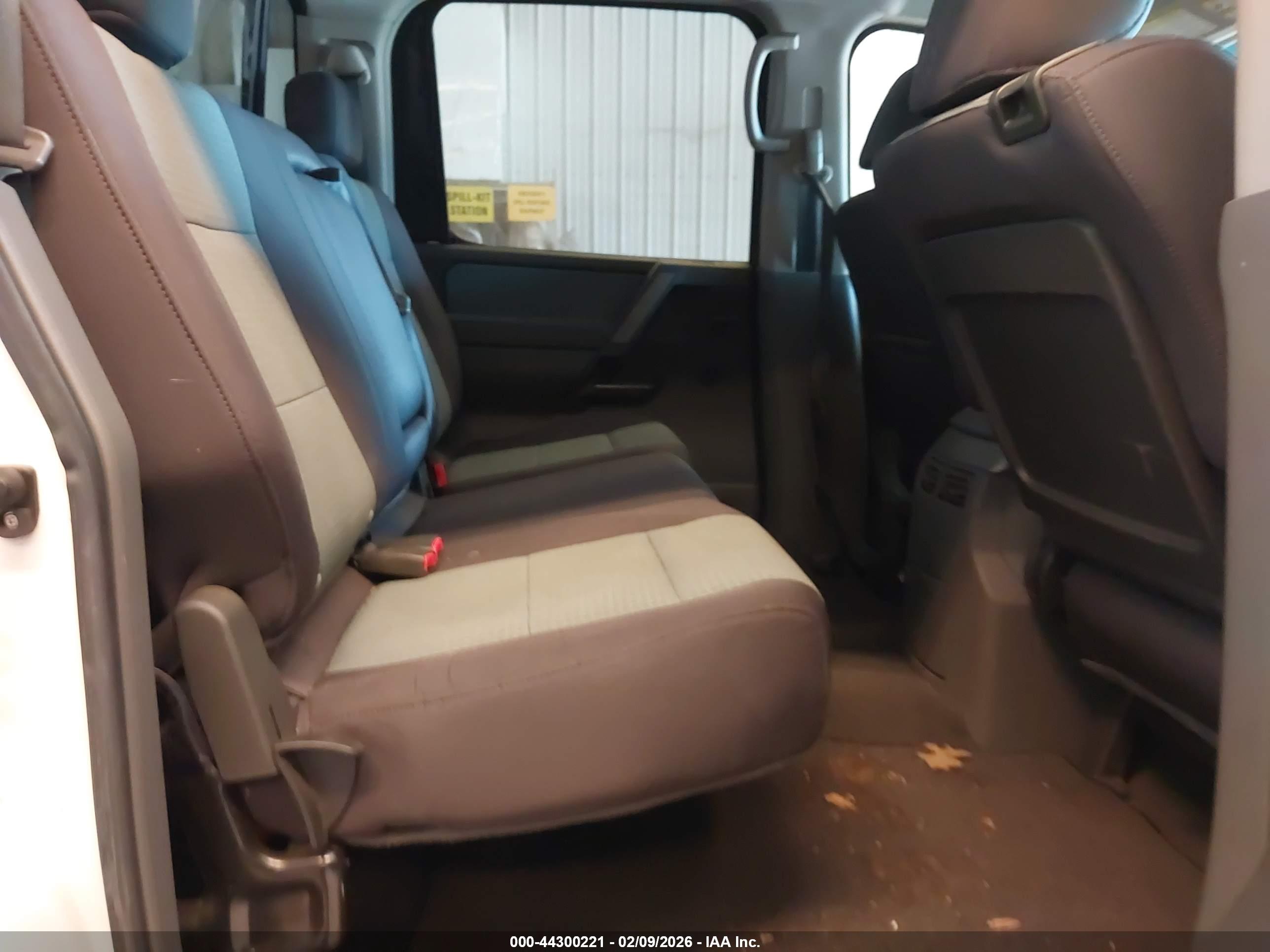 NISSAN TITAN image 8