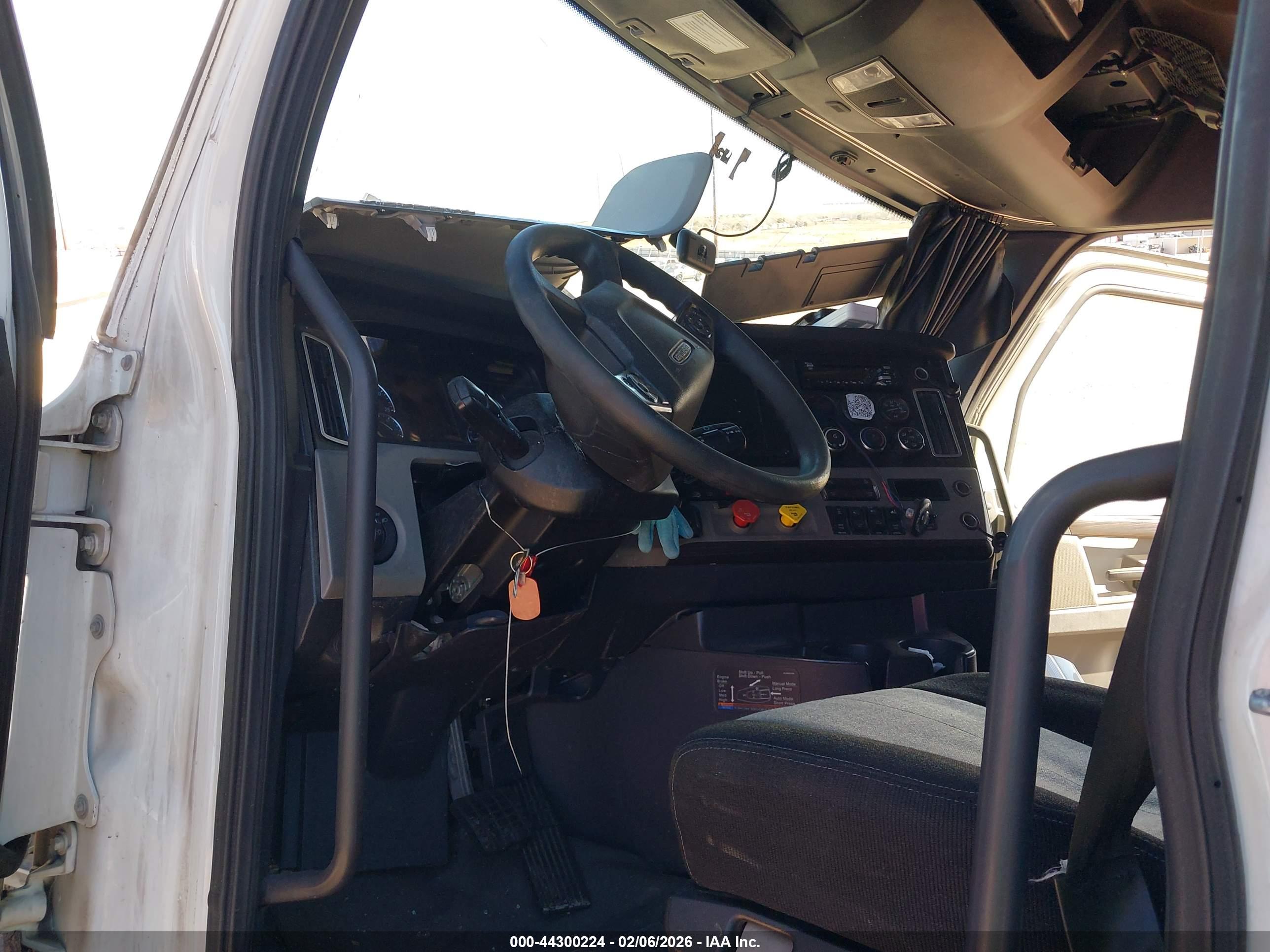 FREIGHTLINER NEW image 5
