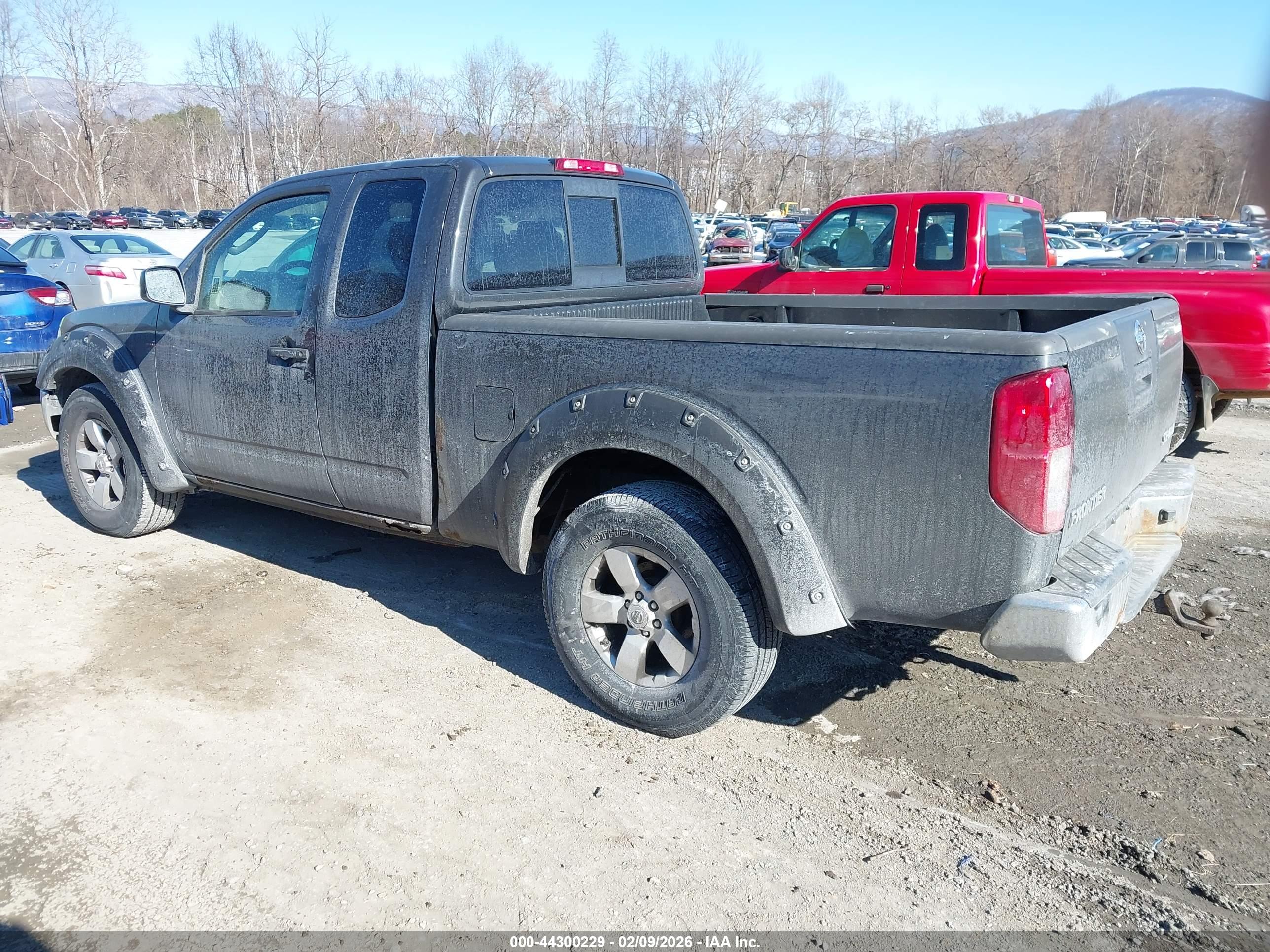 NISSAN FRONTIER image 3
