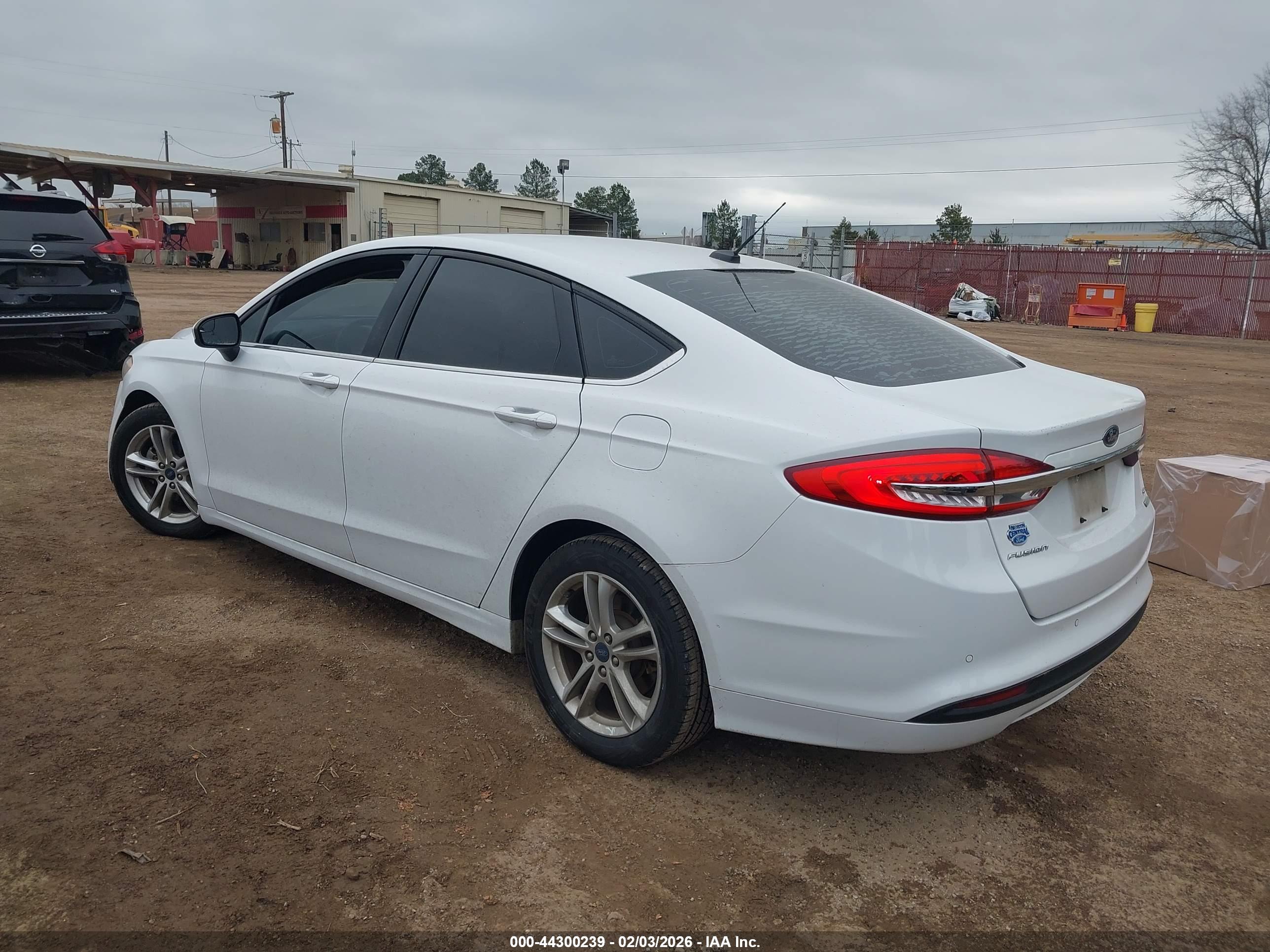 FORD FUSION image 3