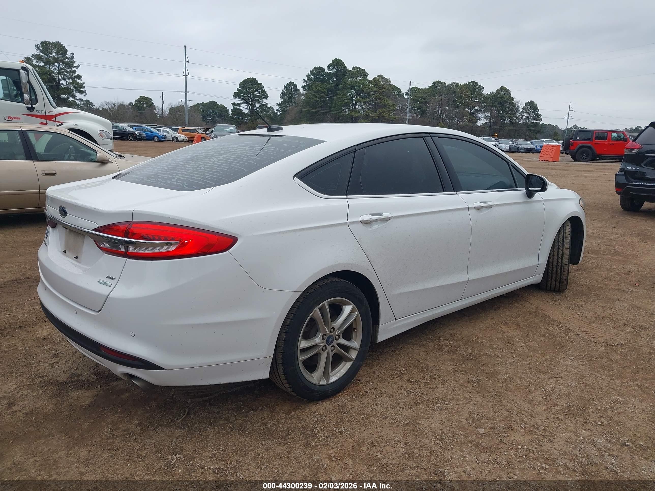 FORD FUSION image 4