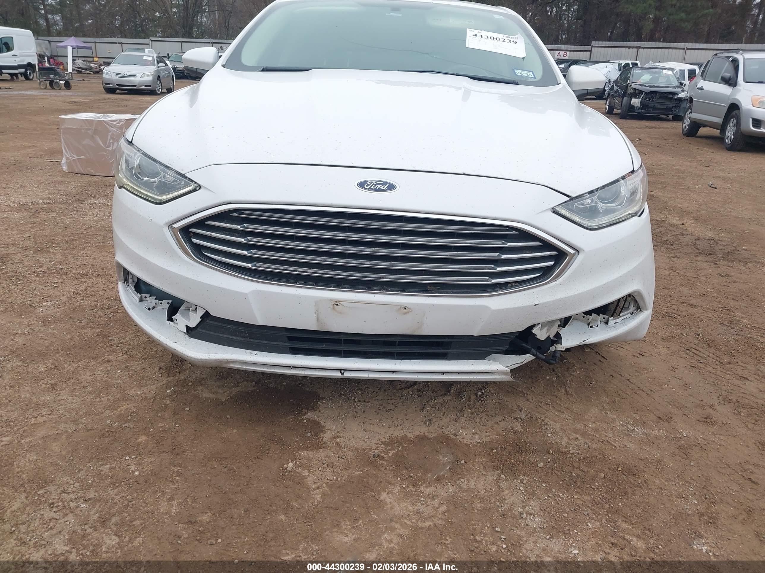 FORD FUSION image 6