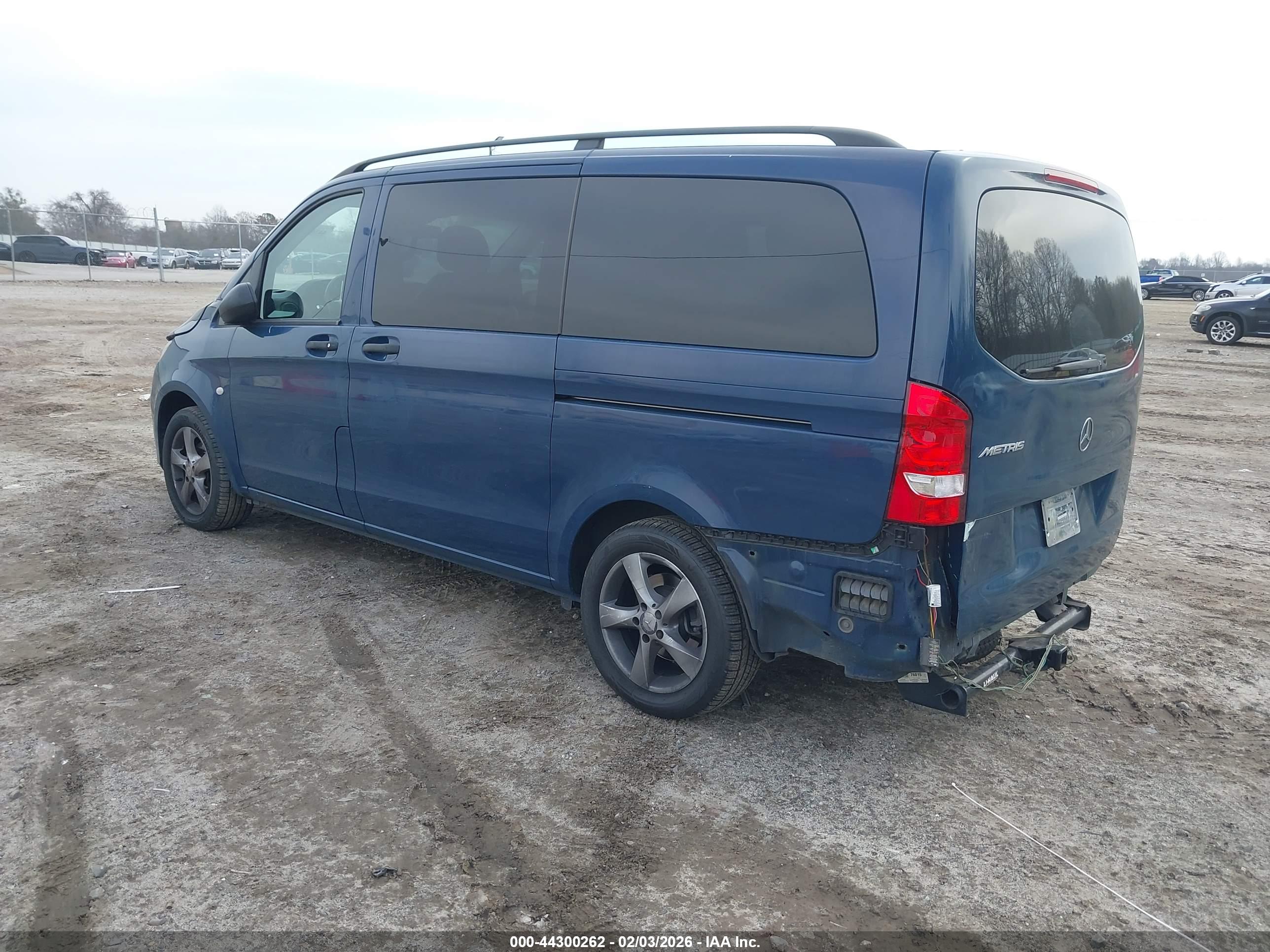 MERCEDES-BENZ METRIS image 3