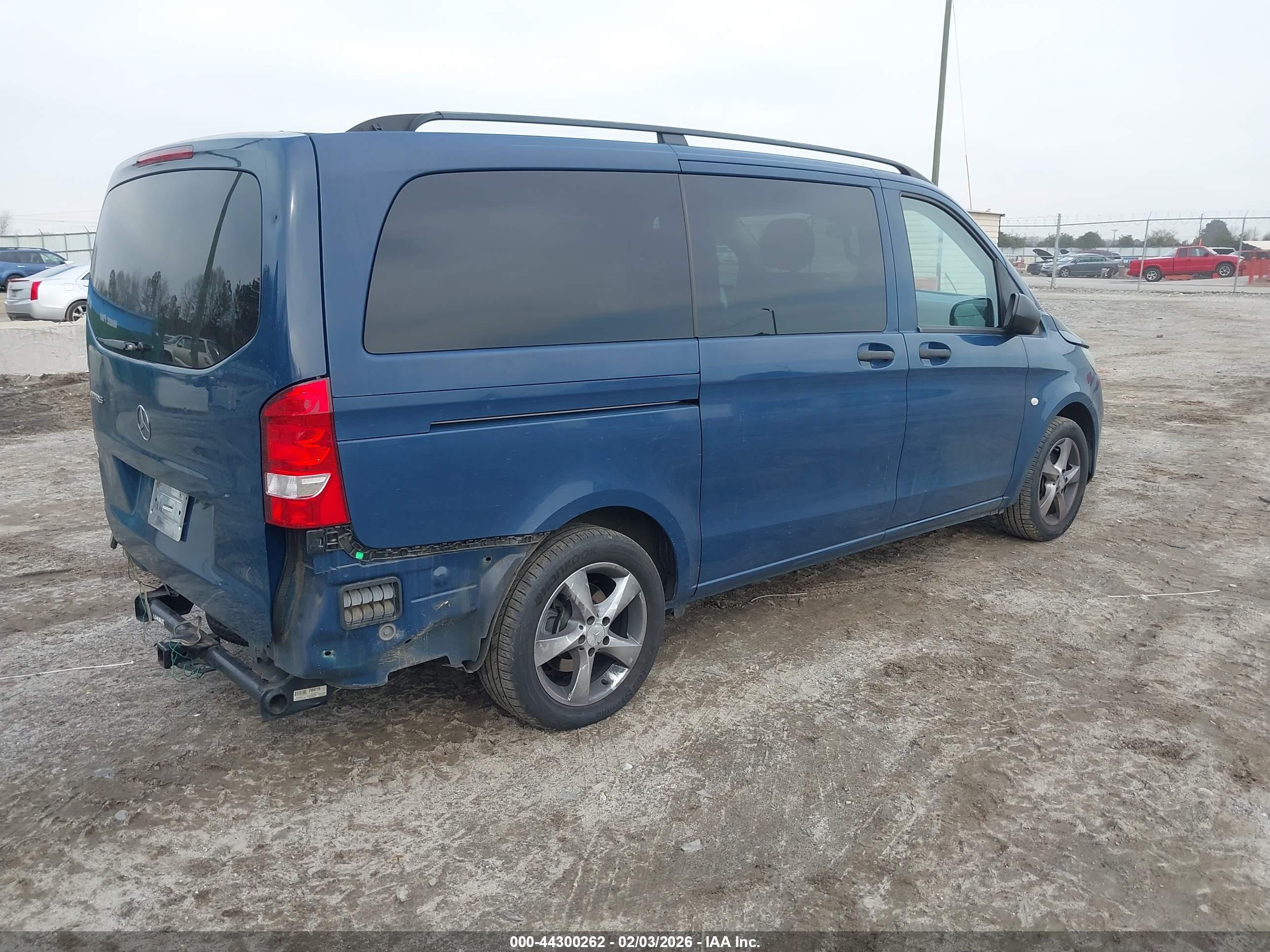 MERCEDES-BENZ METRIS image 4