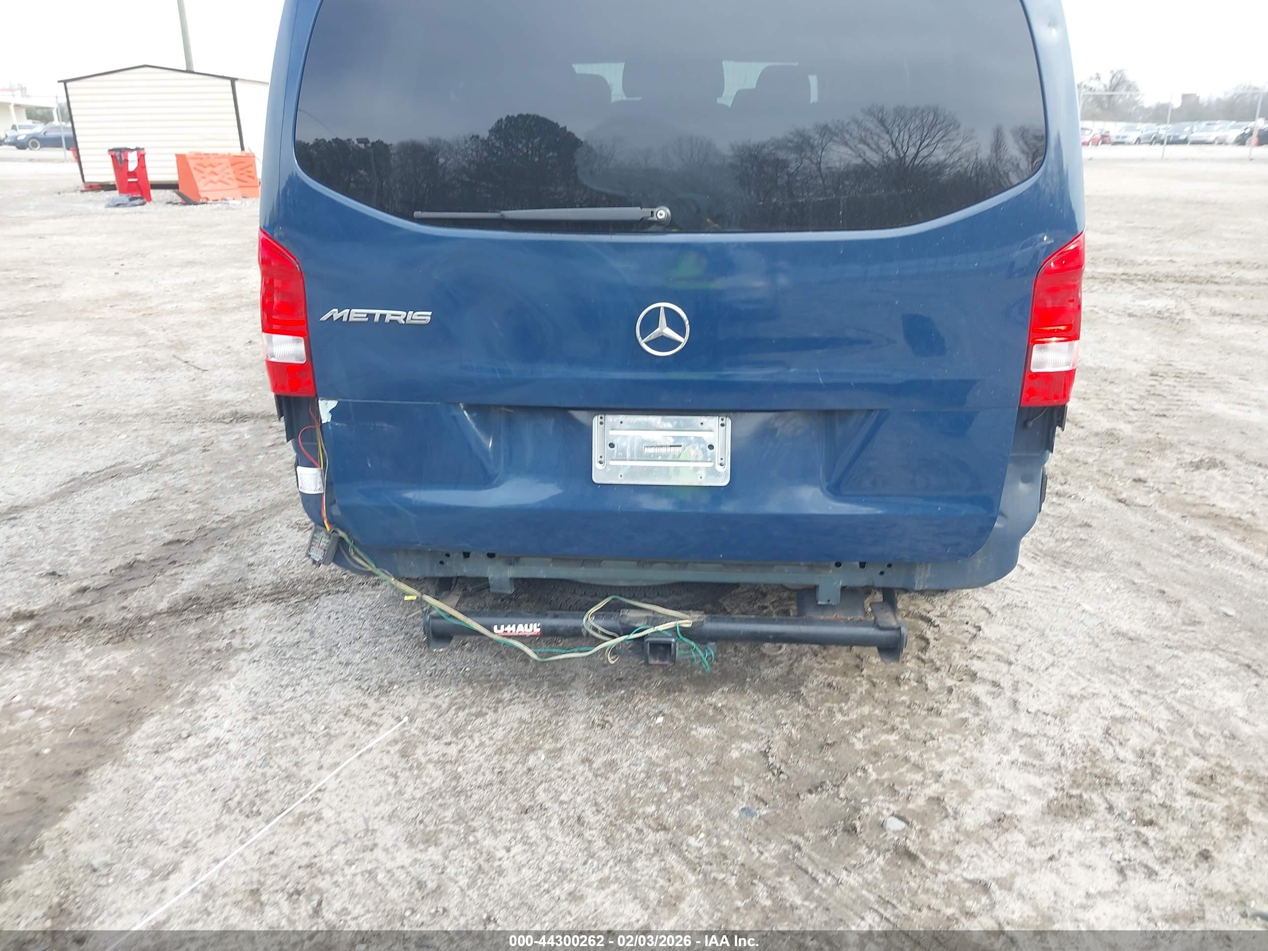 MERCEDES-BENZ METRIS image 6