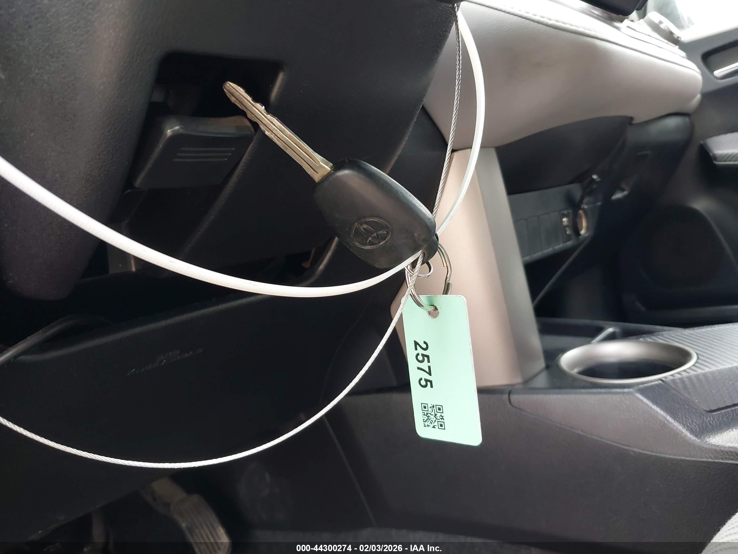 TOYOTA RAV4 image 11
