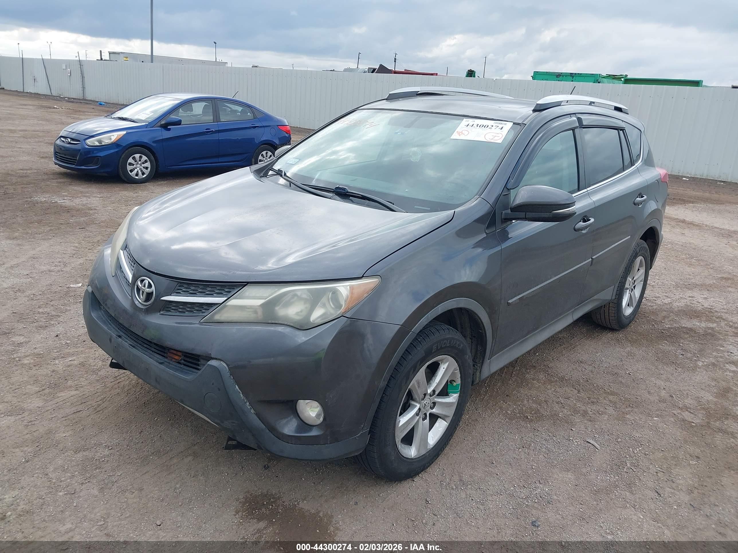 TOYOTA RAV4 image 2