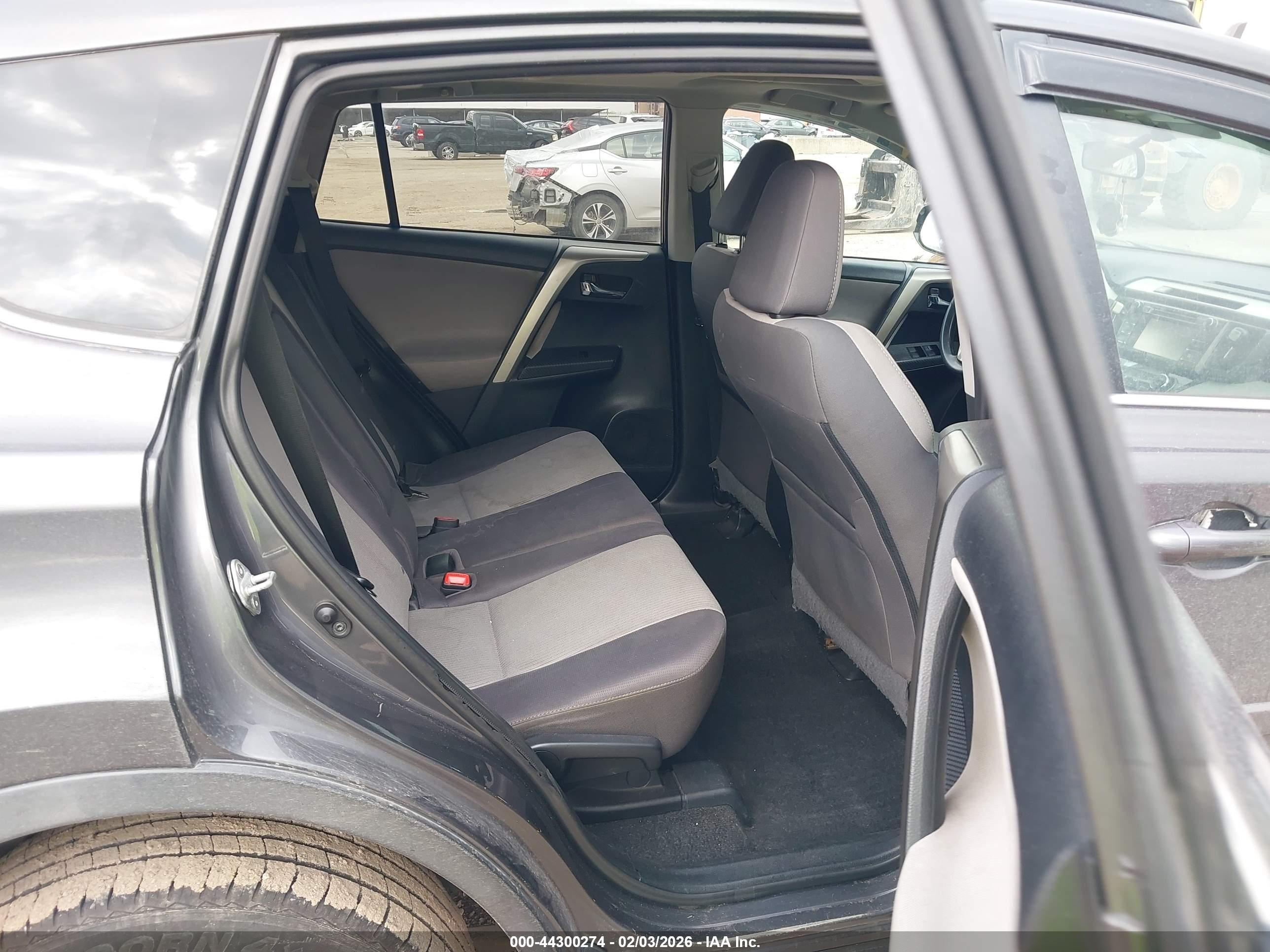 TOYOTA RAV4 image 8