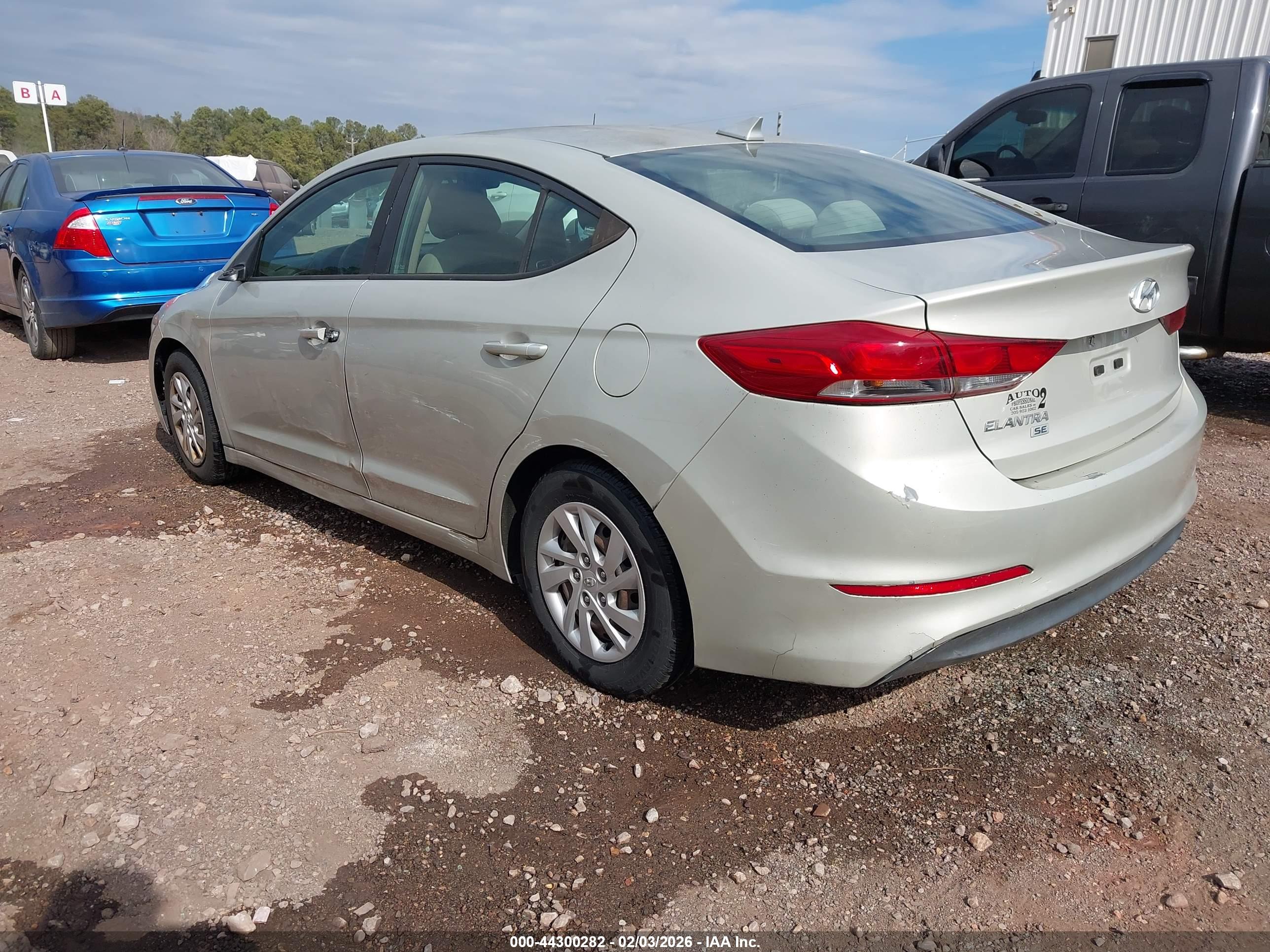 HYUNDAI ELANTRA image 3