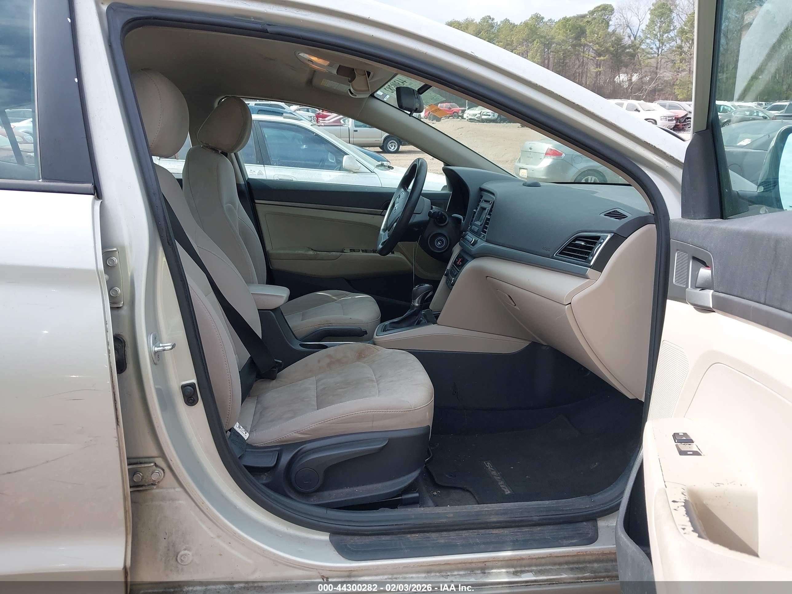 HYUNDAI ELANTRA image 5