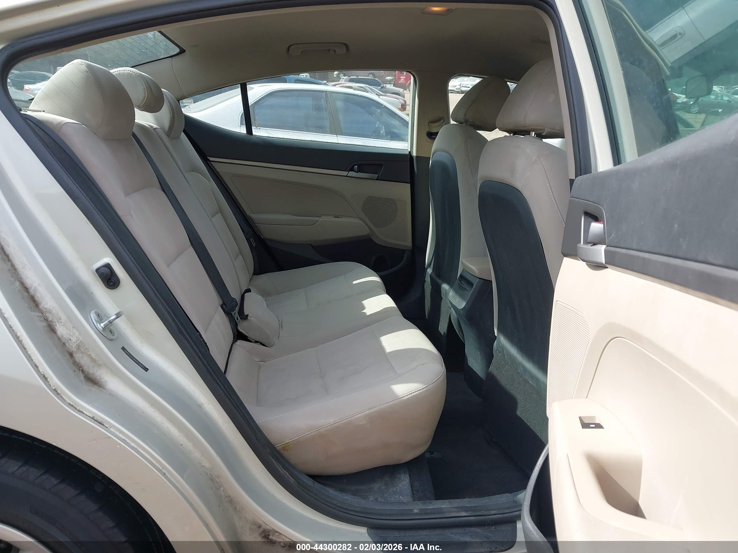 HYUNDAI ELANTRA image 8