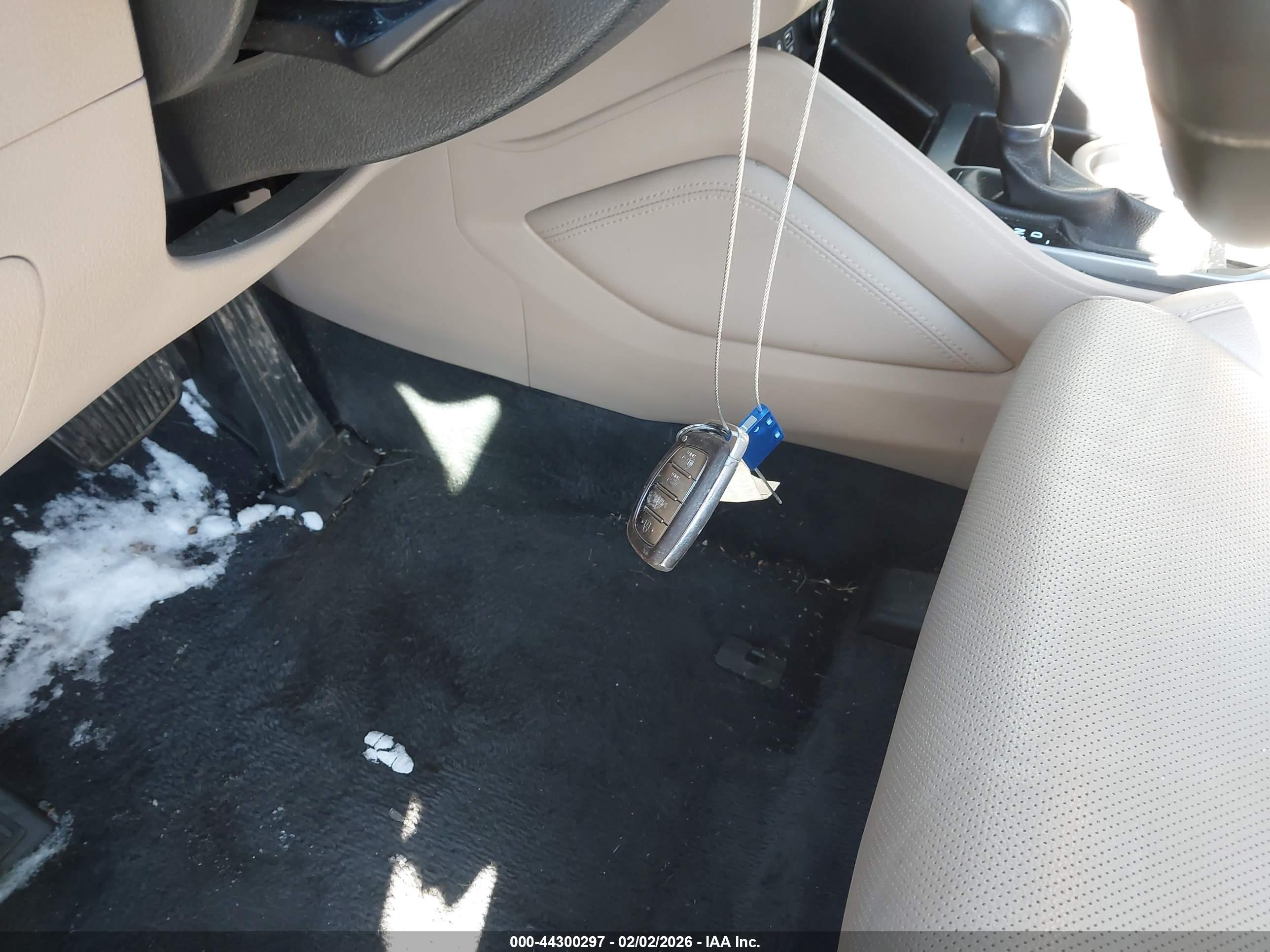 HYUNDAI TUCSON image 11