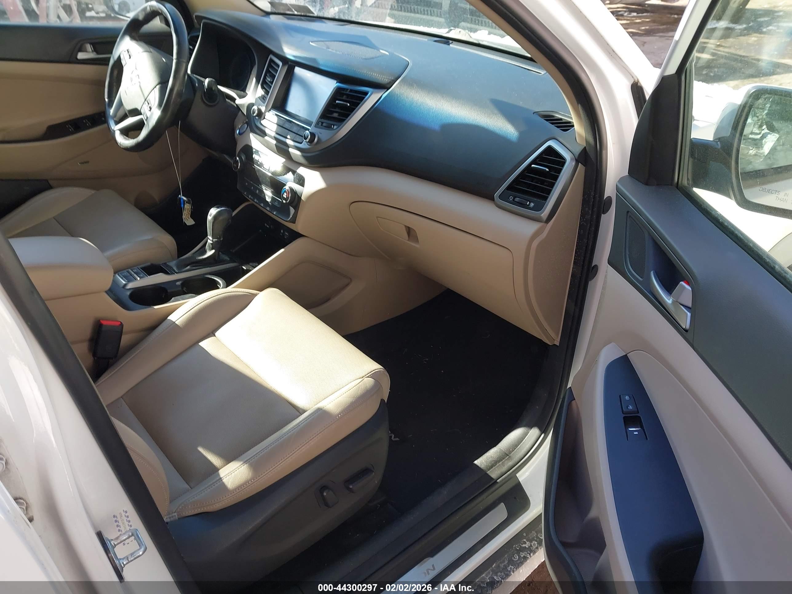 HYUNDAI TUCSON image 5