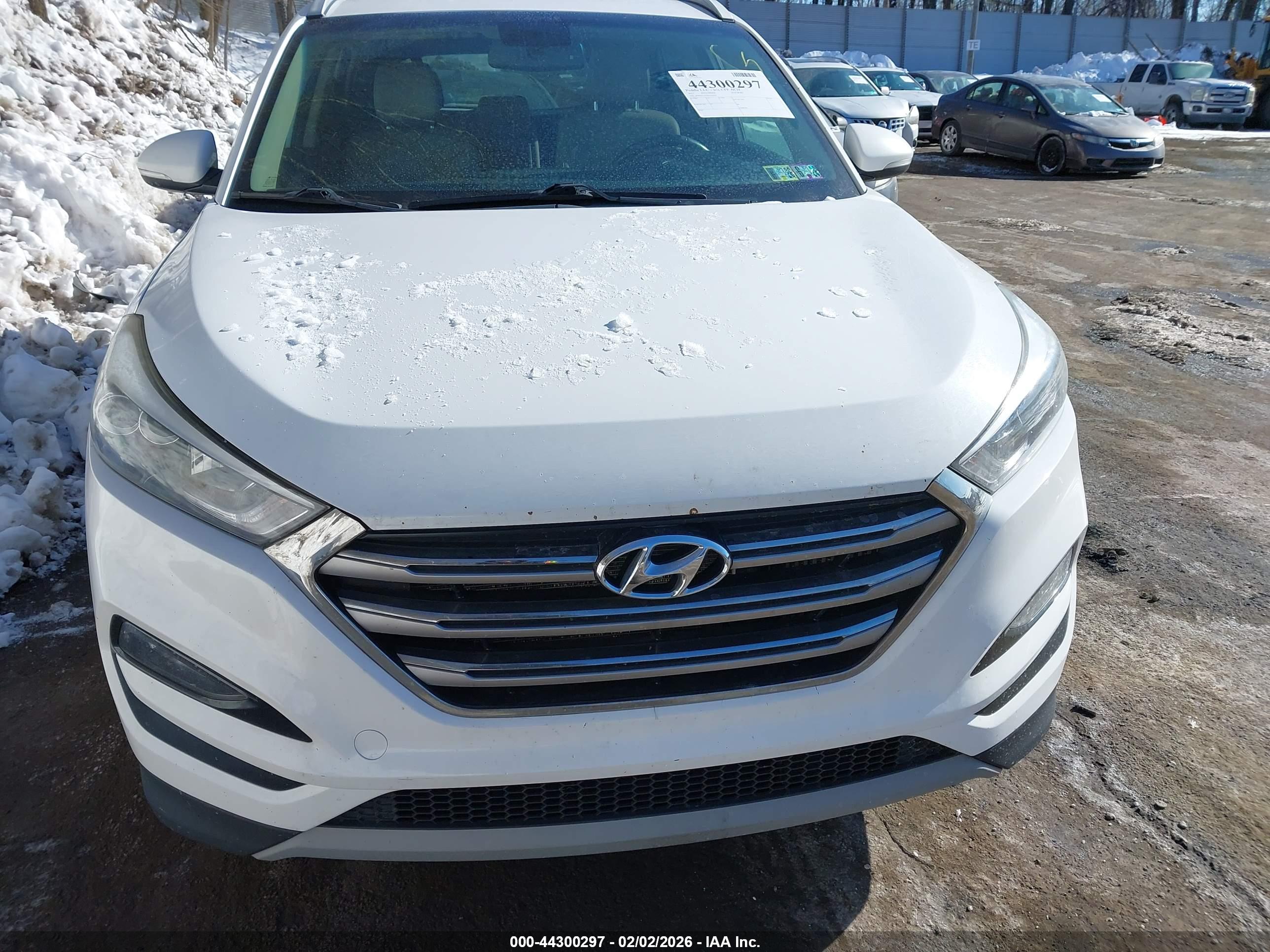 HYUNDAI TUCSON image 6