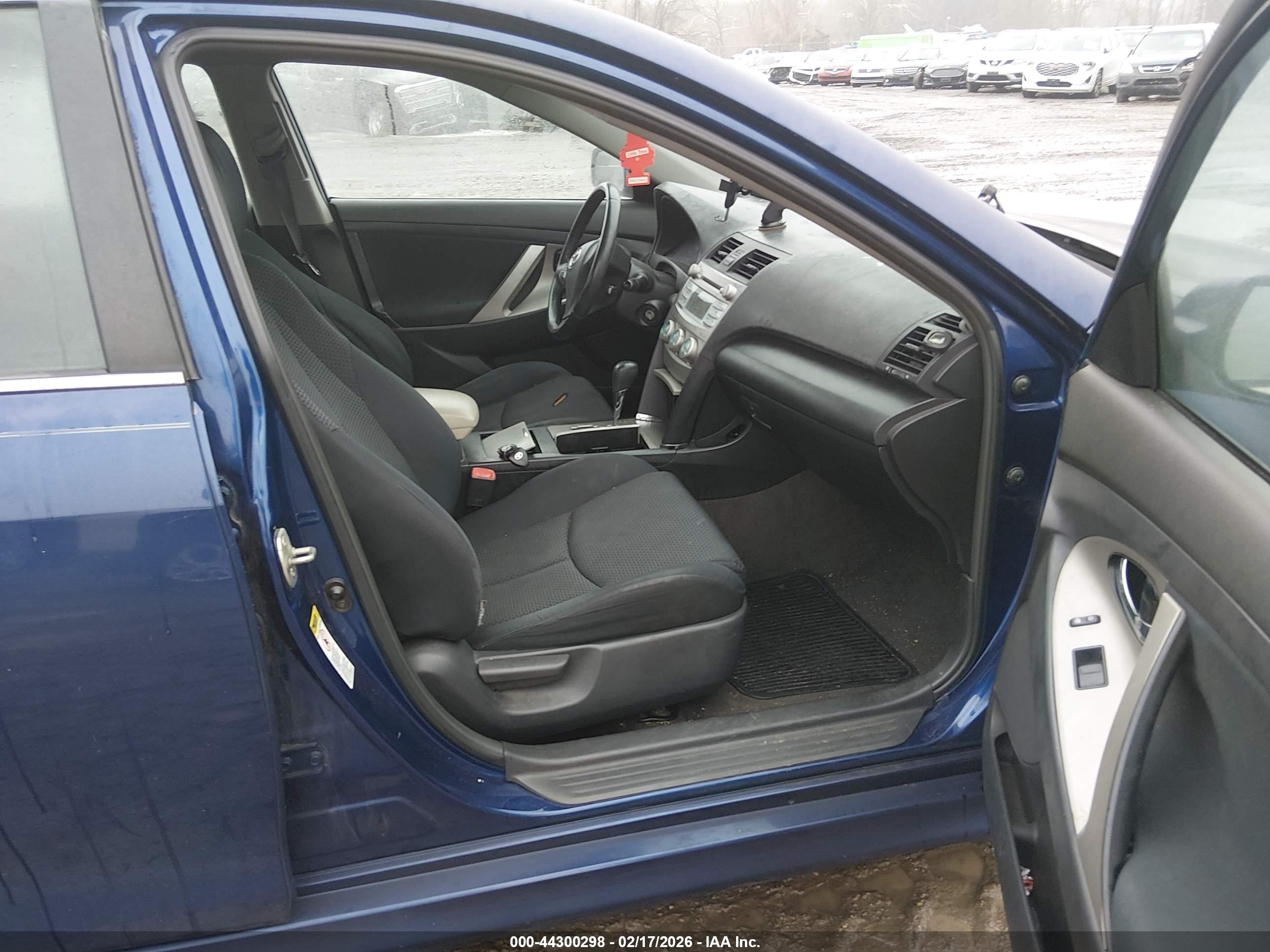 TOYOTA CAMRY image 5