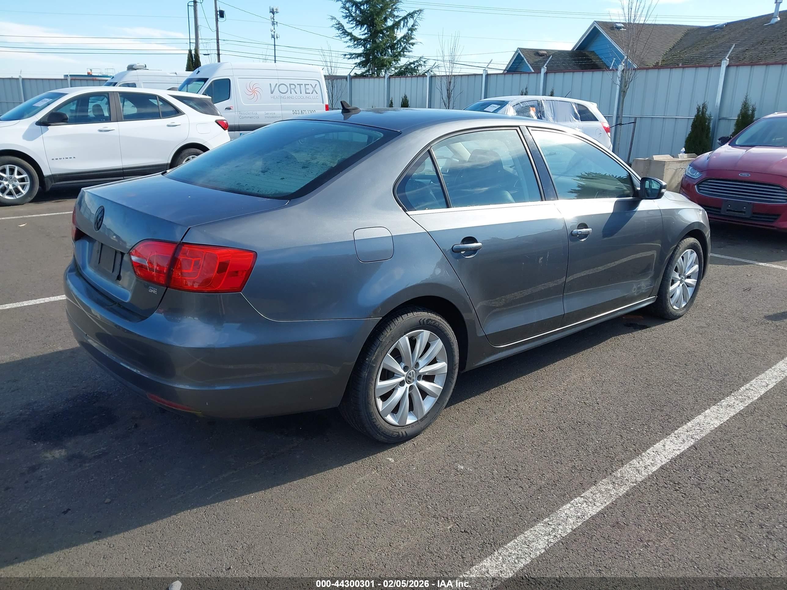 VOLKSWAGEN JETTA image 4