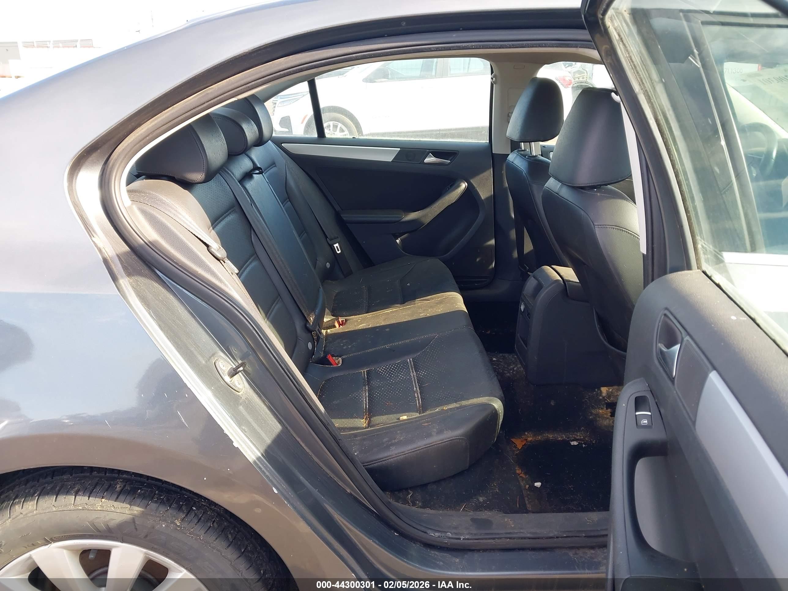 VOLKSWAGEN JETTA image 8