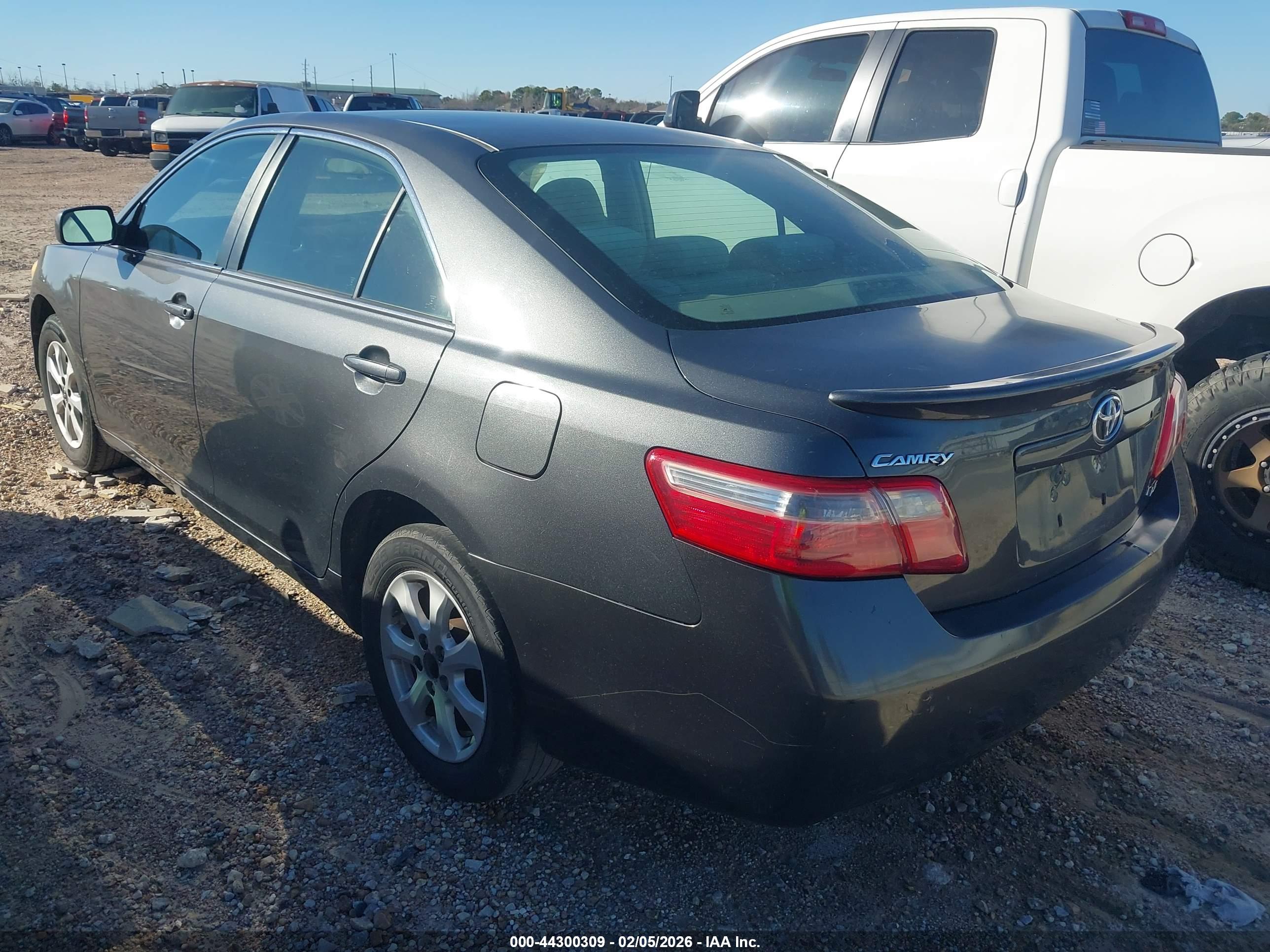 TOYOTA CAMRY image 3