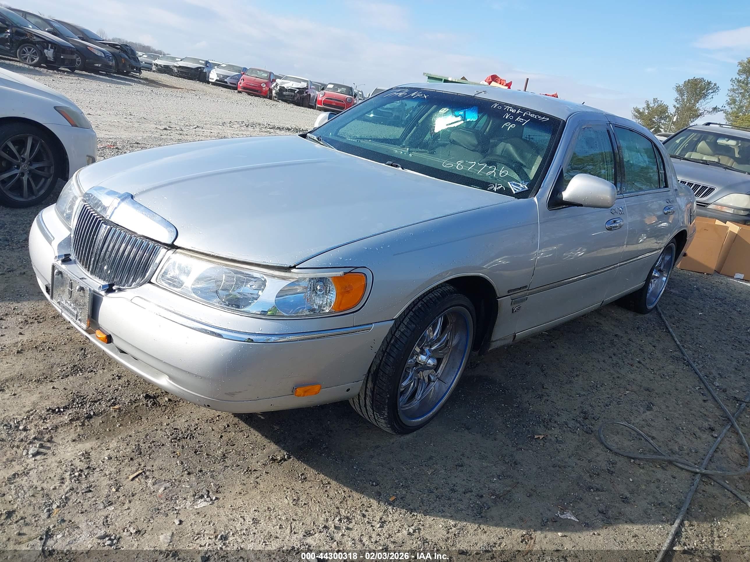 LINCOLN TOWN image 2