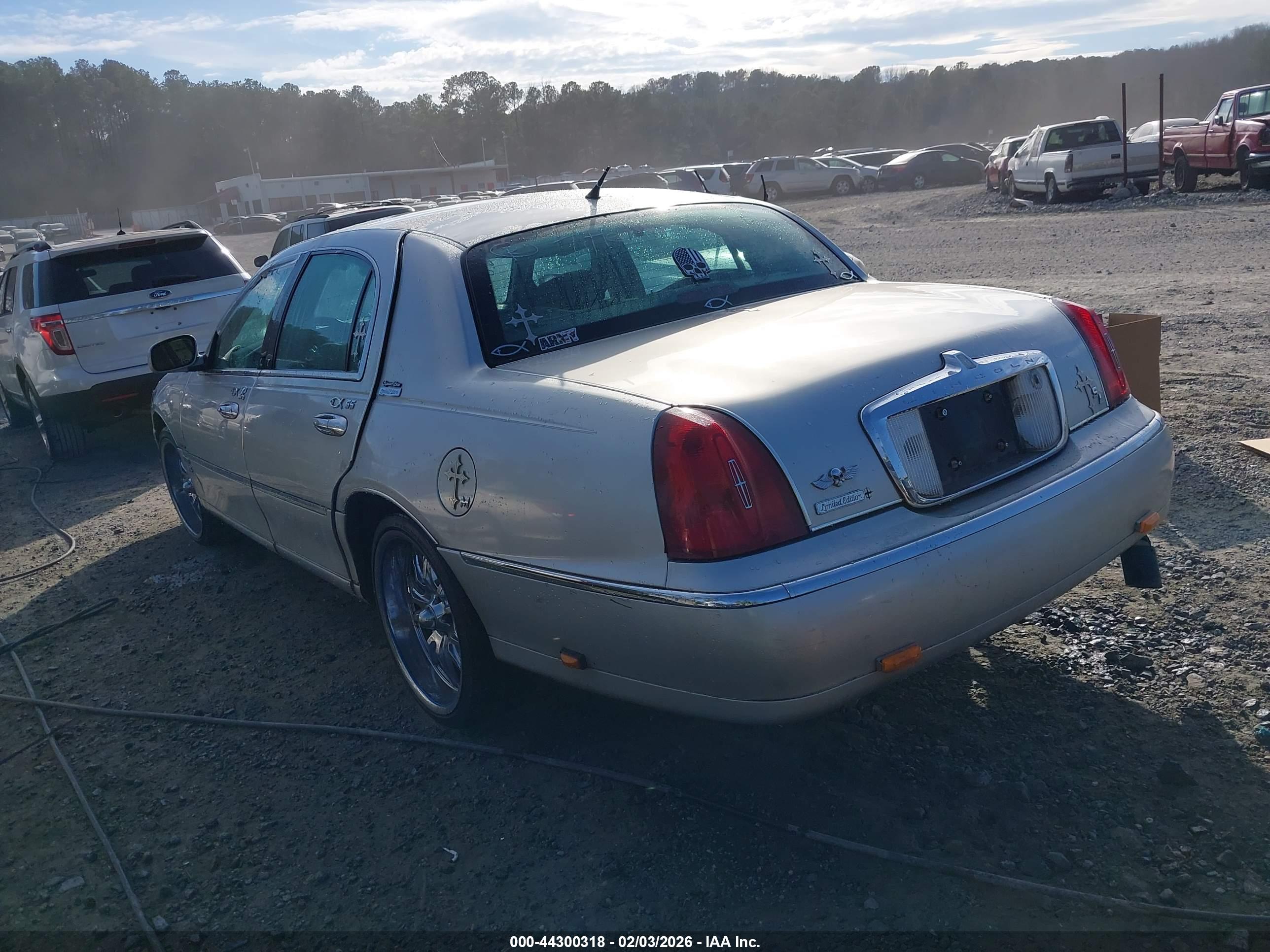 LINCOLN TOWN image 3