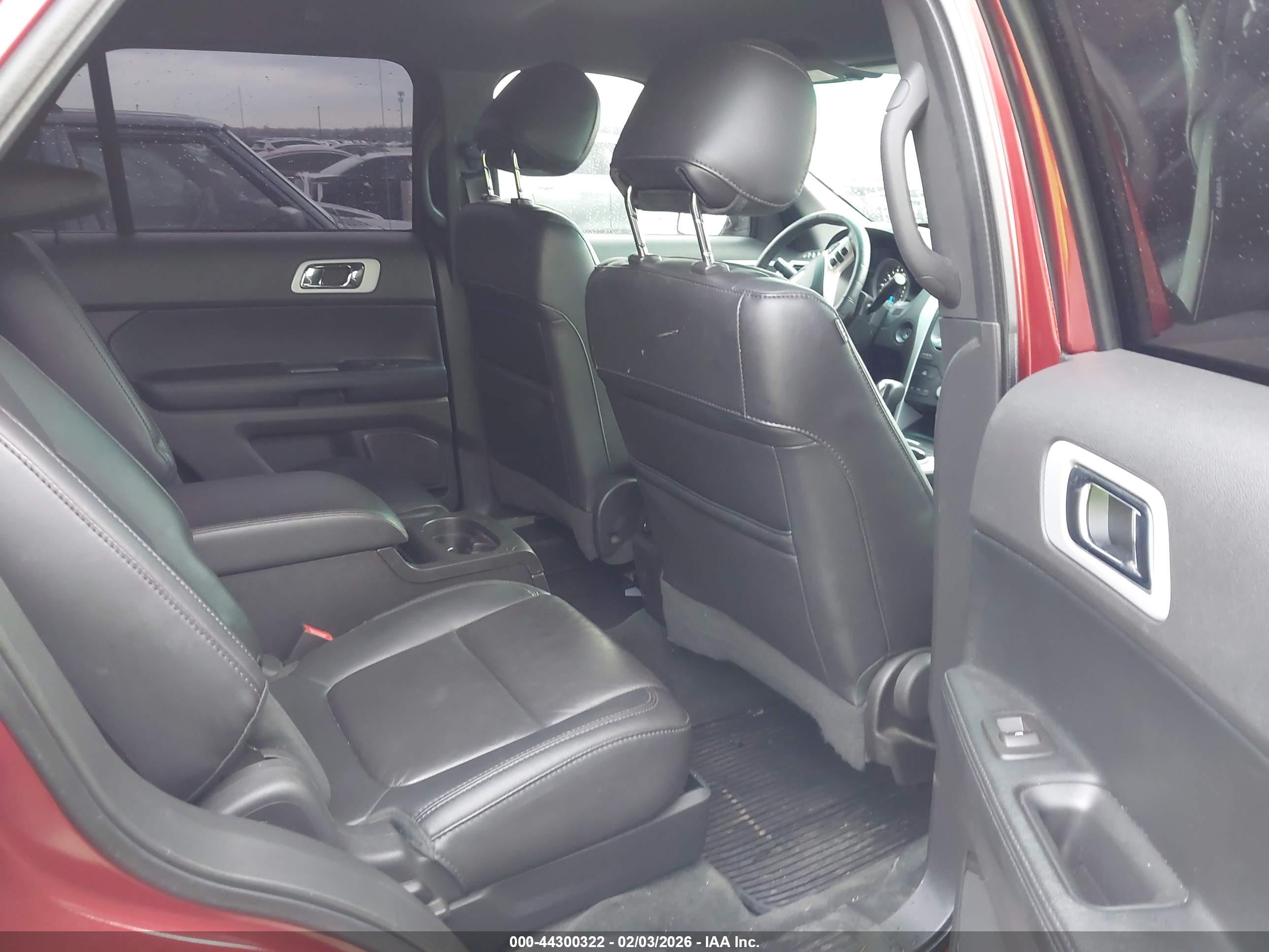 FORD EXPLORER image 8