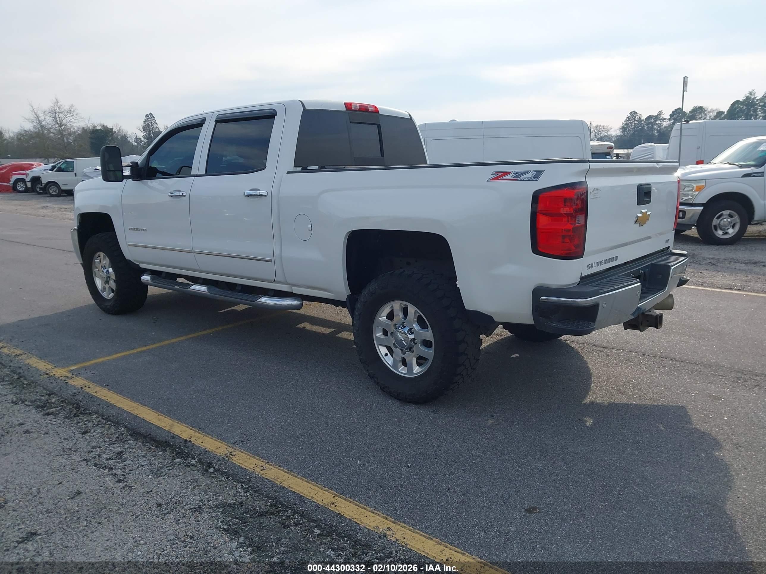 CHEVROLET SILVERADO image 3