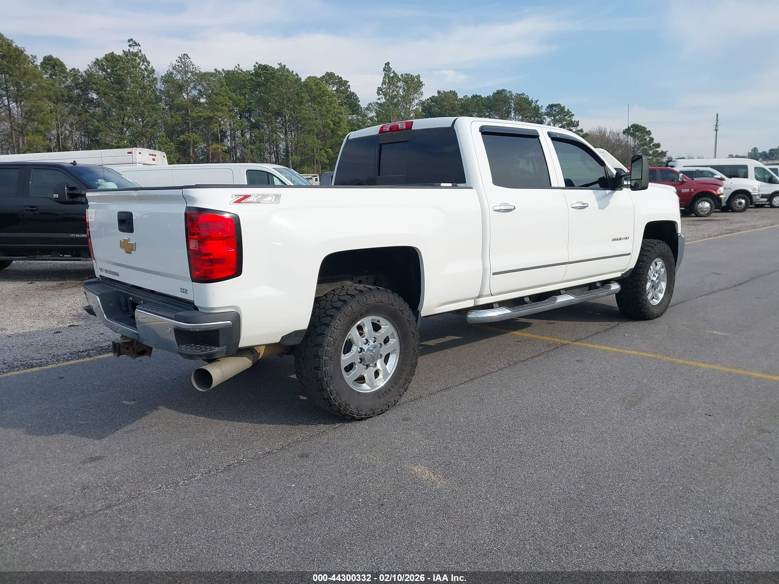 CHEVROLET SILVERADO image 4