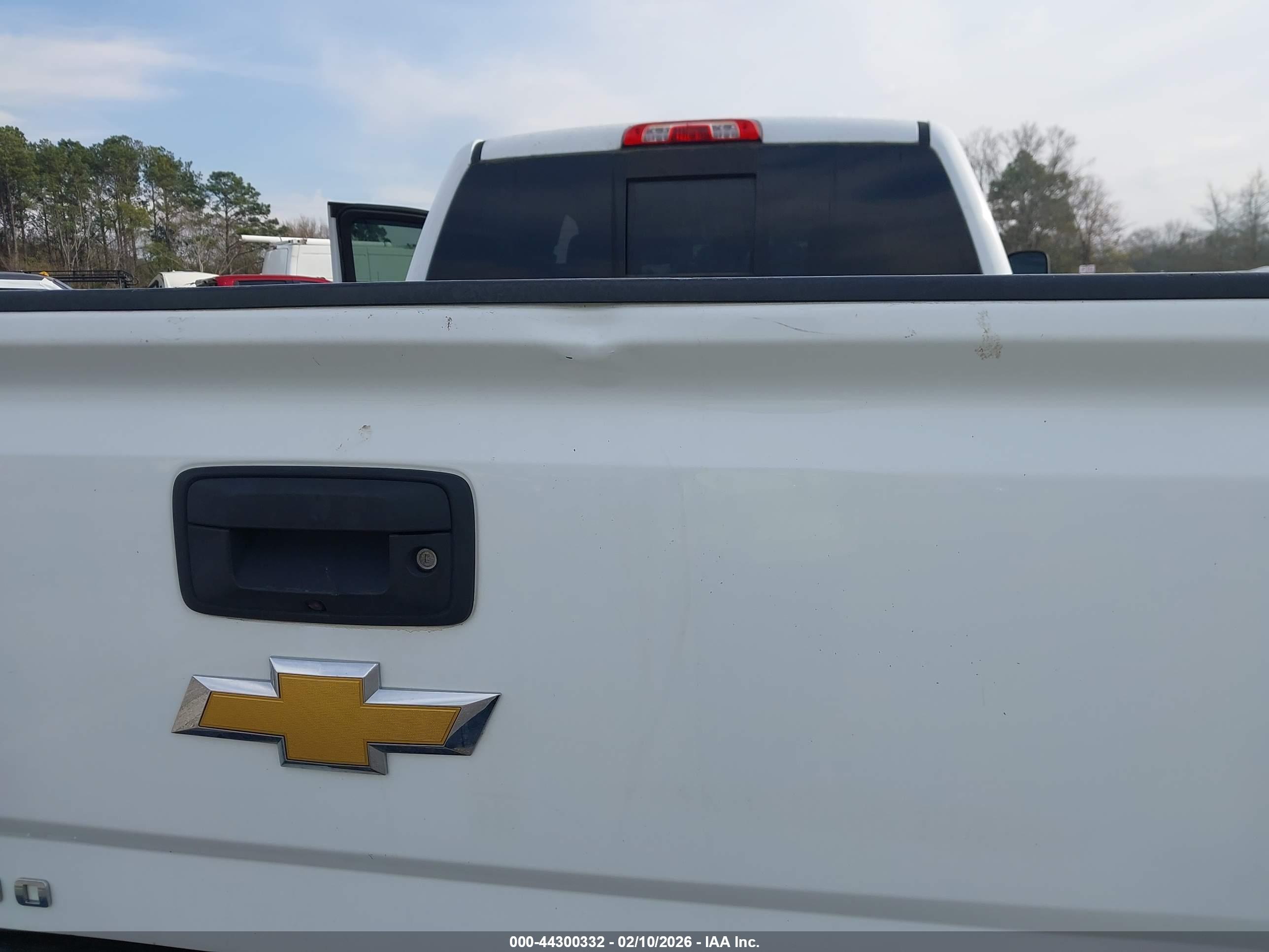 CHEVROLET SILVERADO image 6