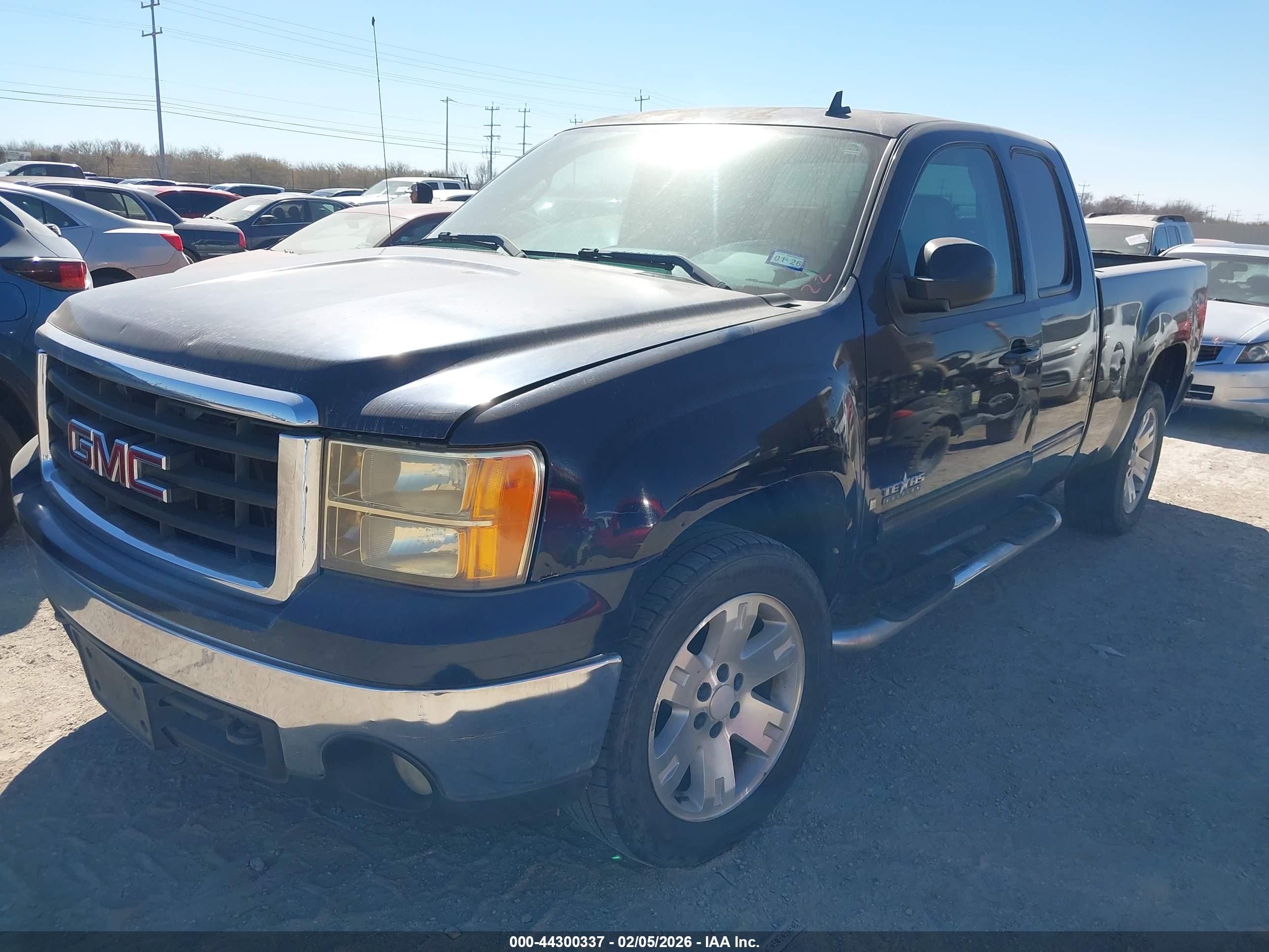 GMC SIERRA image 2
