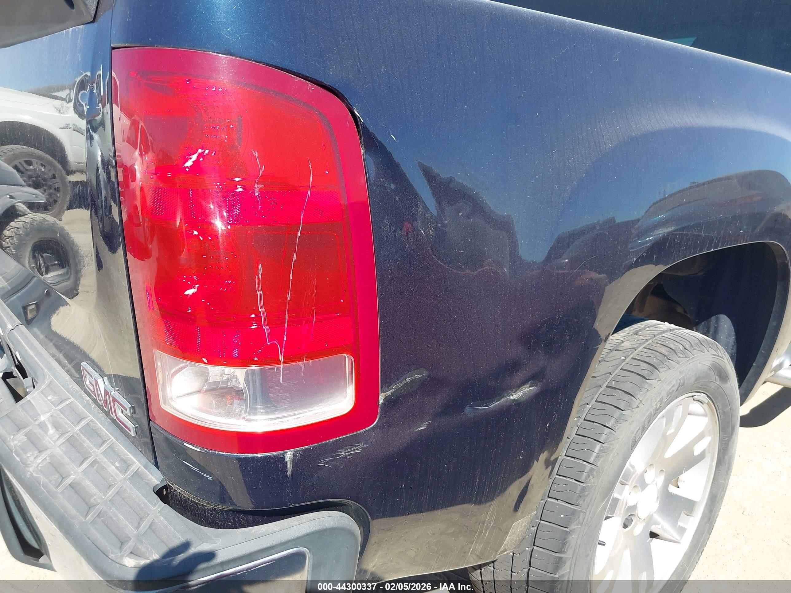 GMC SIERRA image 6