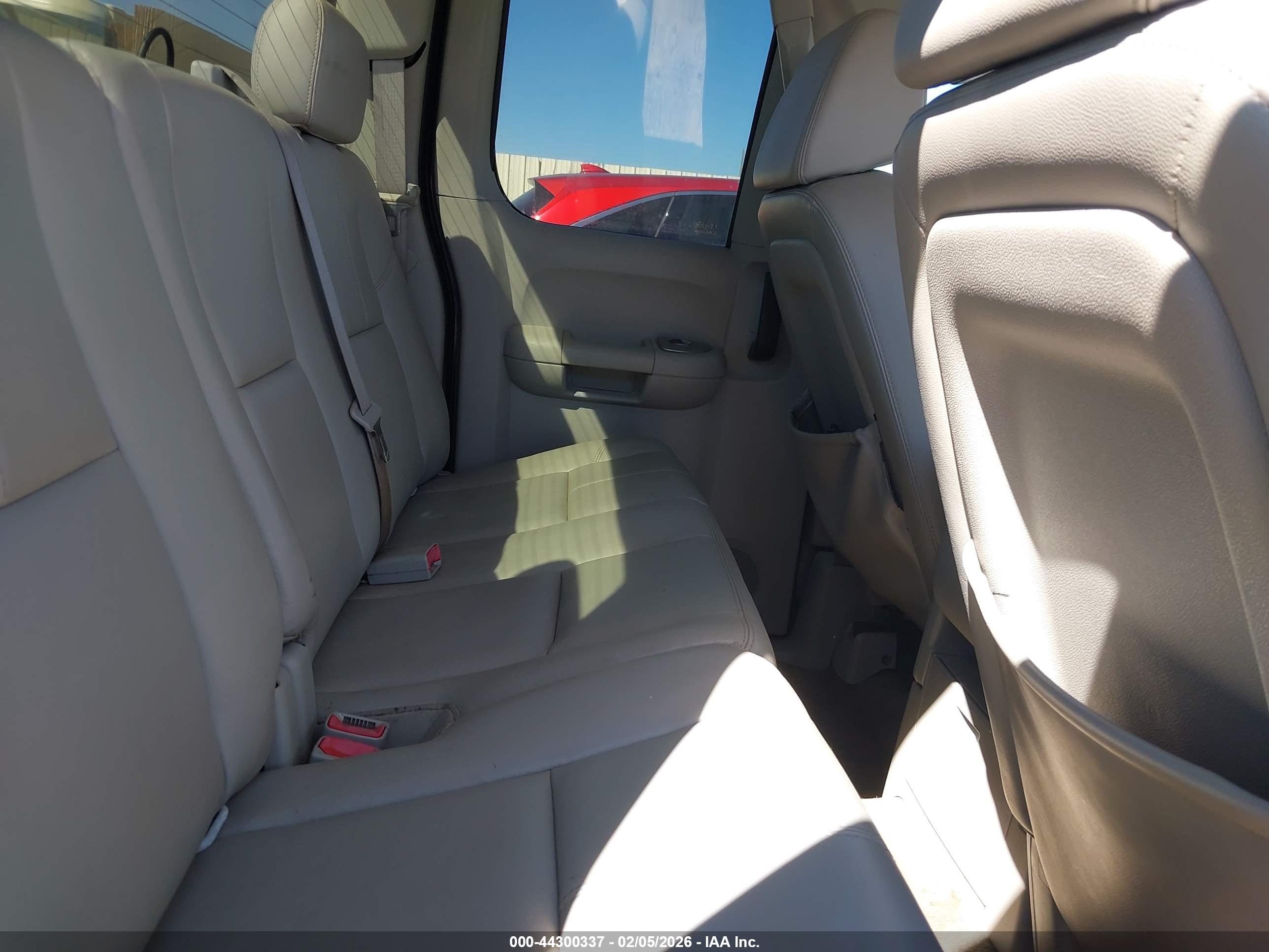 GMC SIERRA image 8