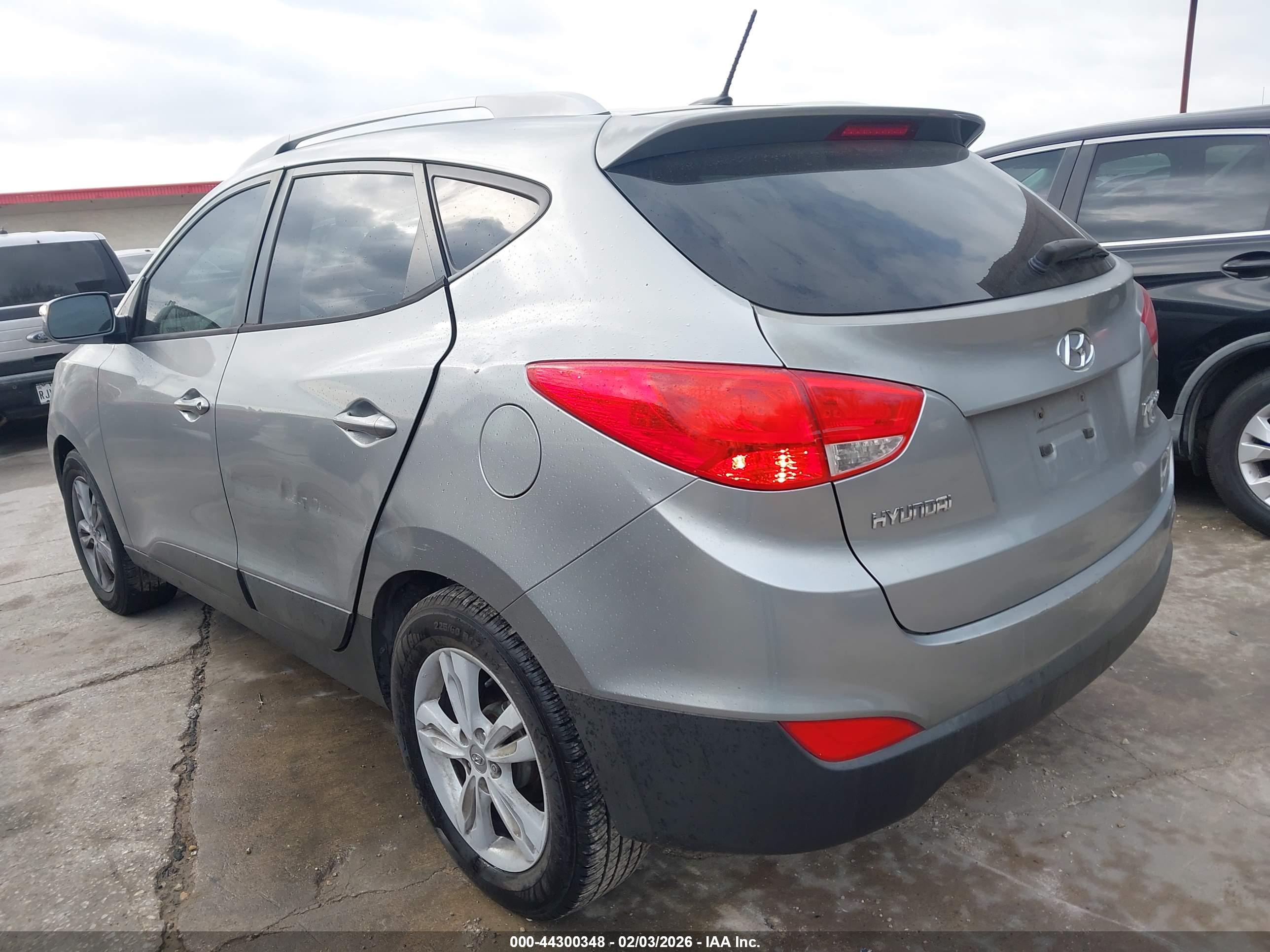 HYUNDAI TUCSON image 3